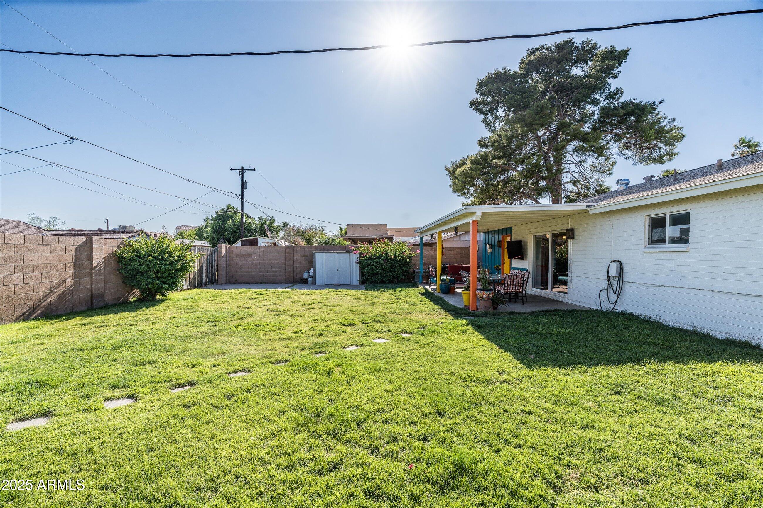 1027 E EL CAMINO Drive