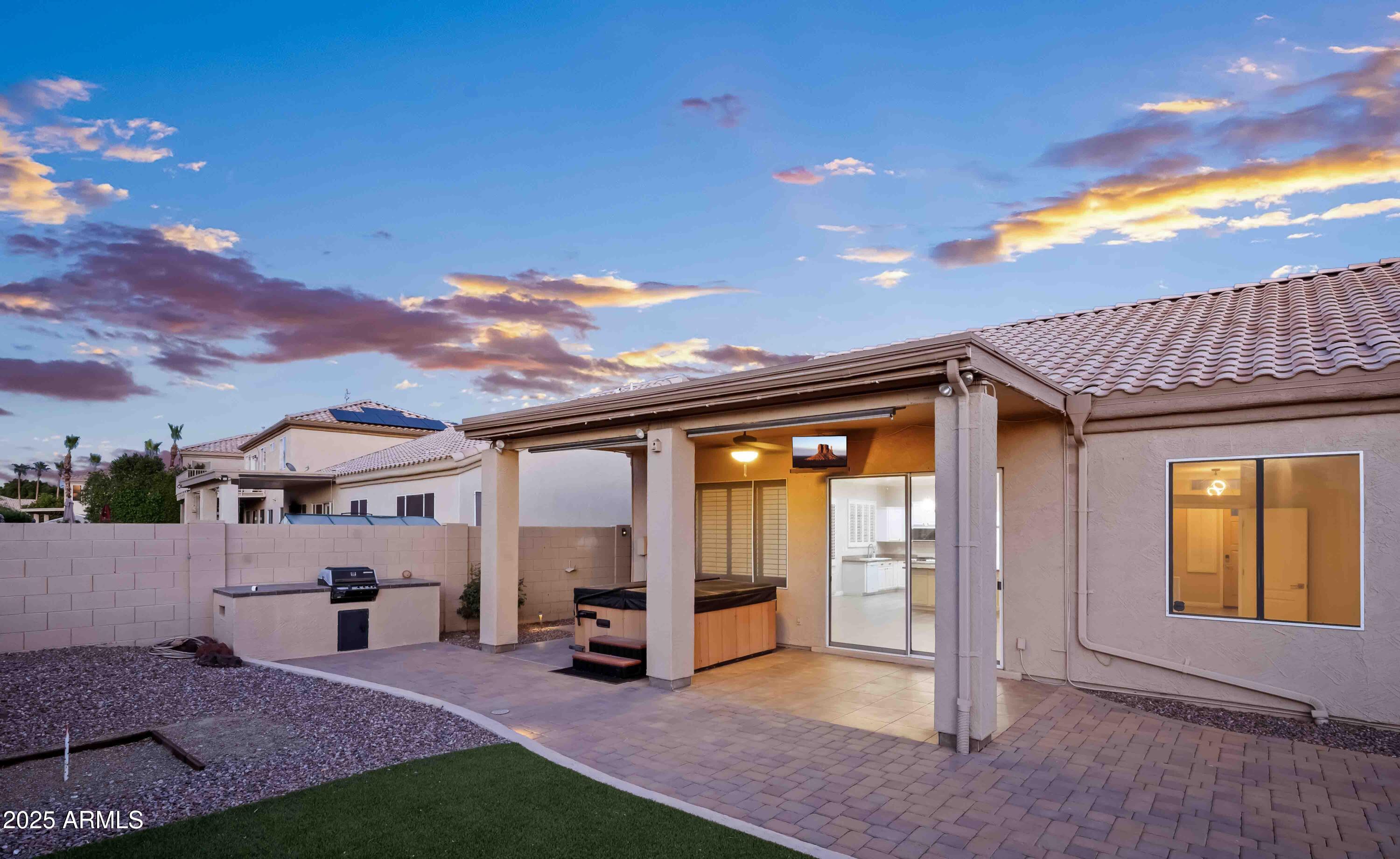 1398 W WINDHAVEN Avenue