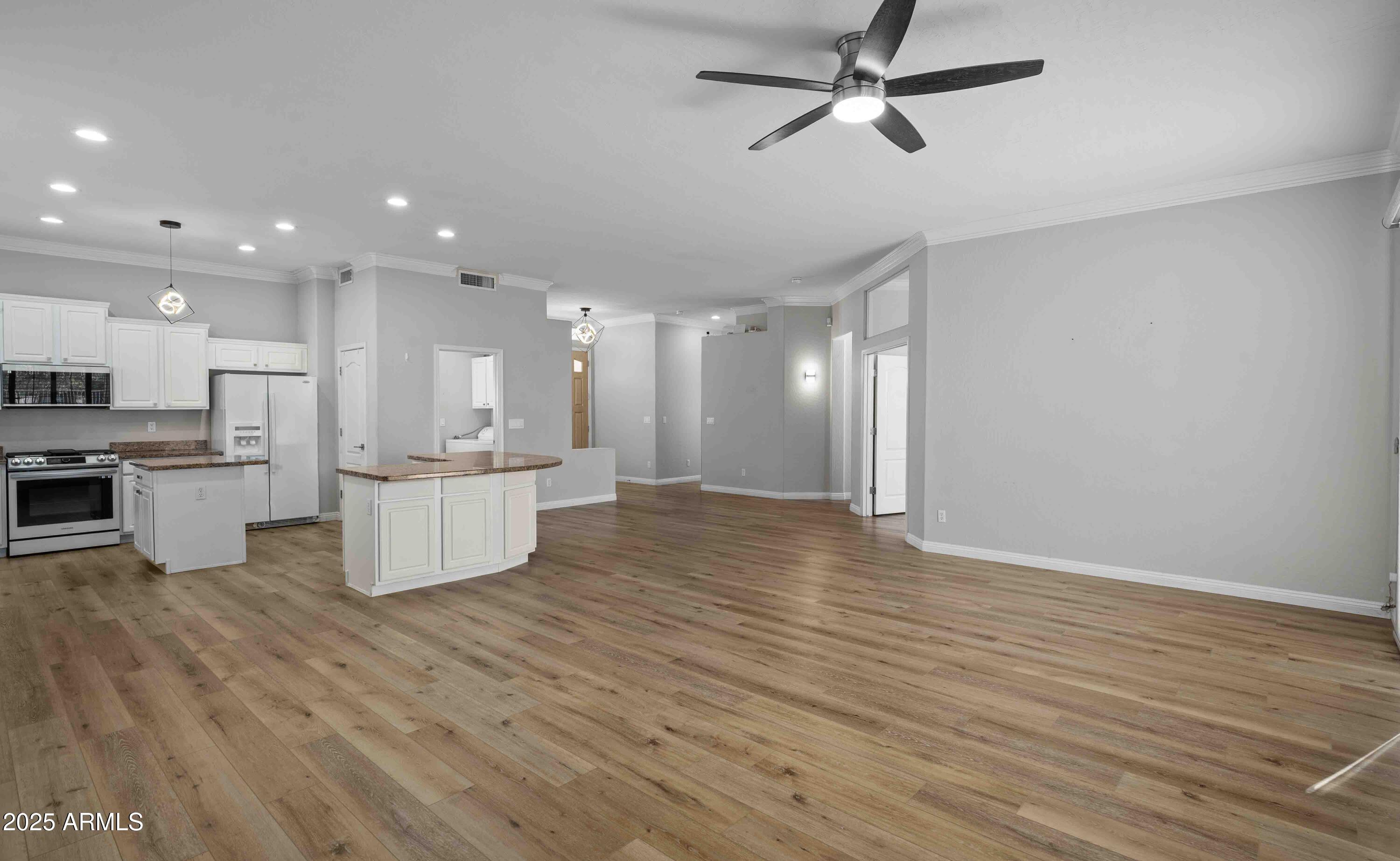 1398 W WINDHAVEN Avenue