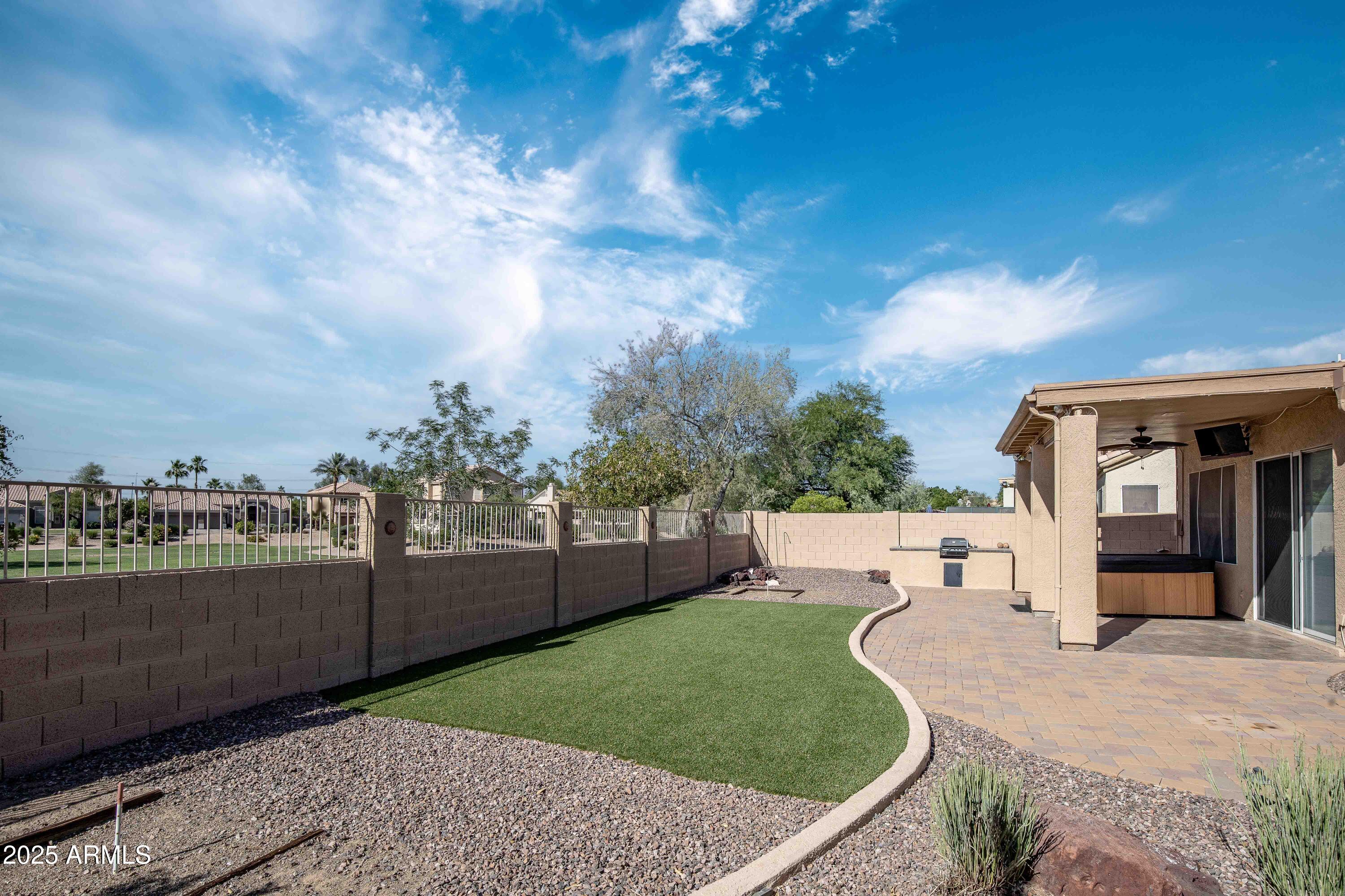 1398 W WINDHAVEN Avenue