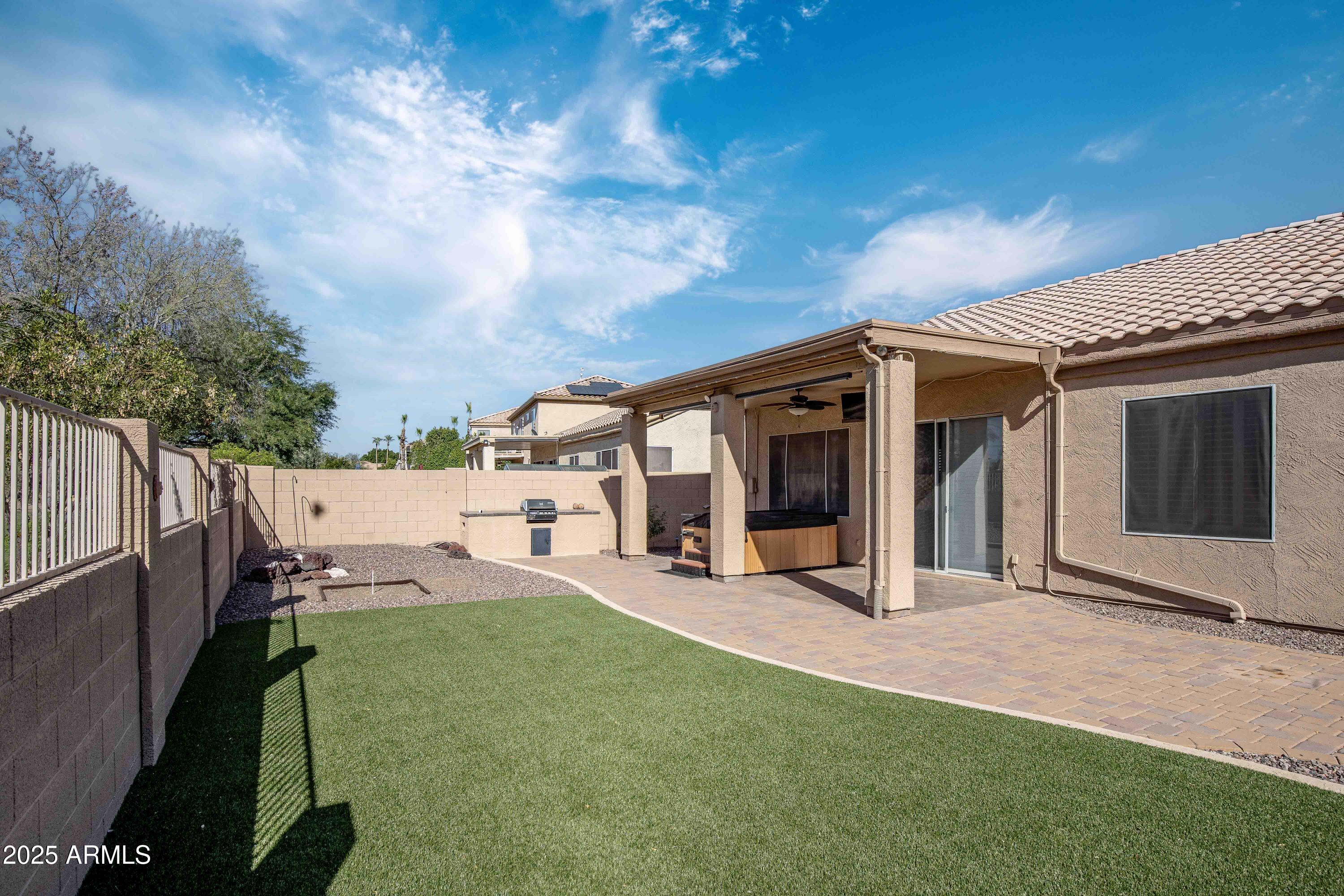 1398 W WINDHAVEN Avenue