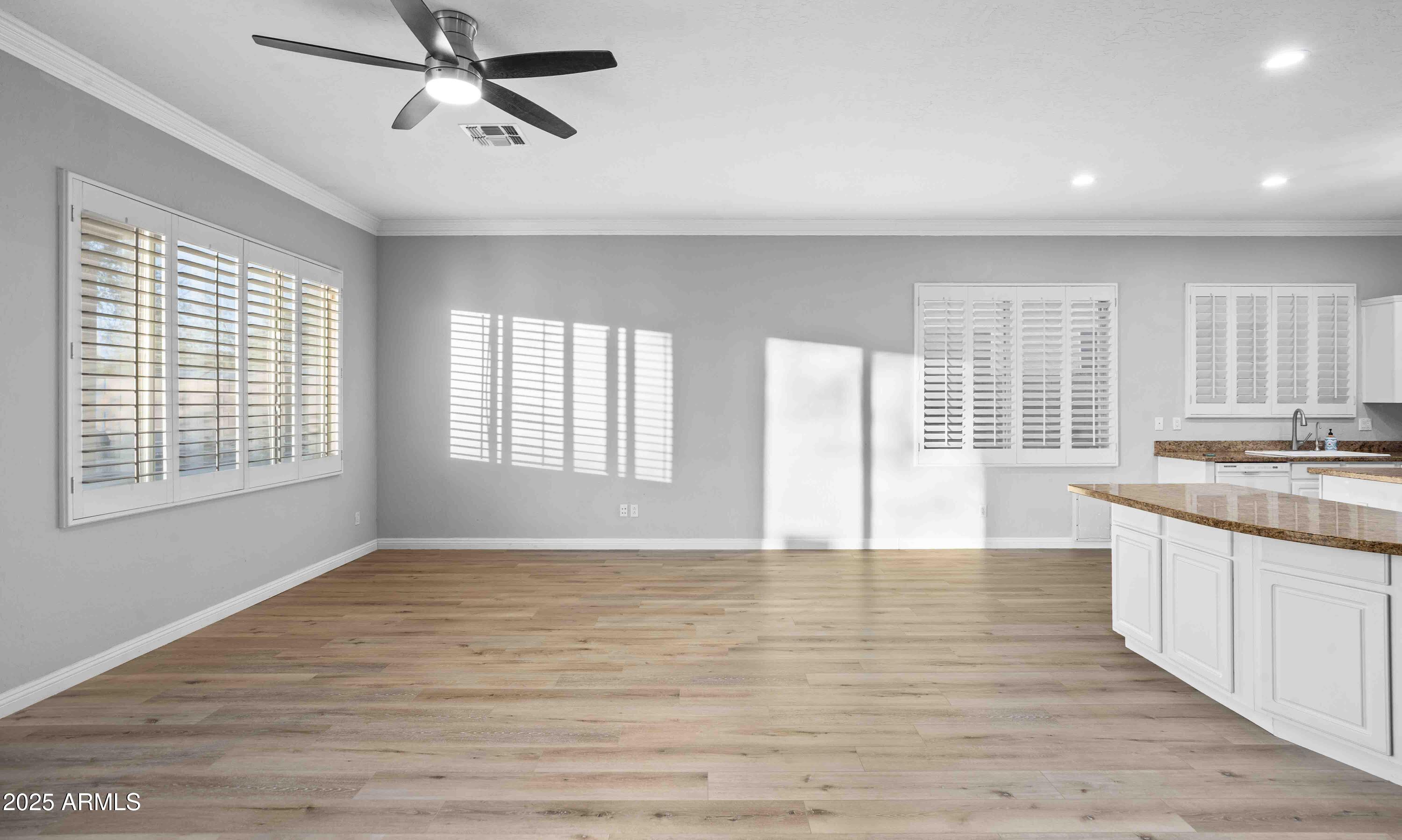 1398 W WINDHAVEN Avenue