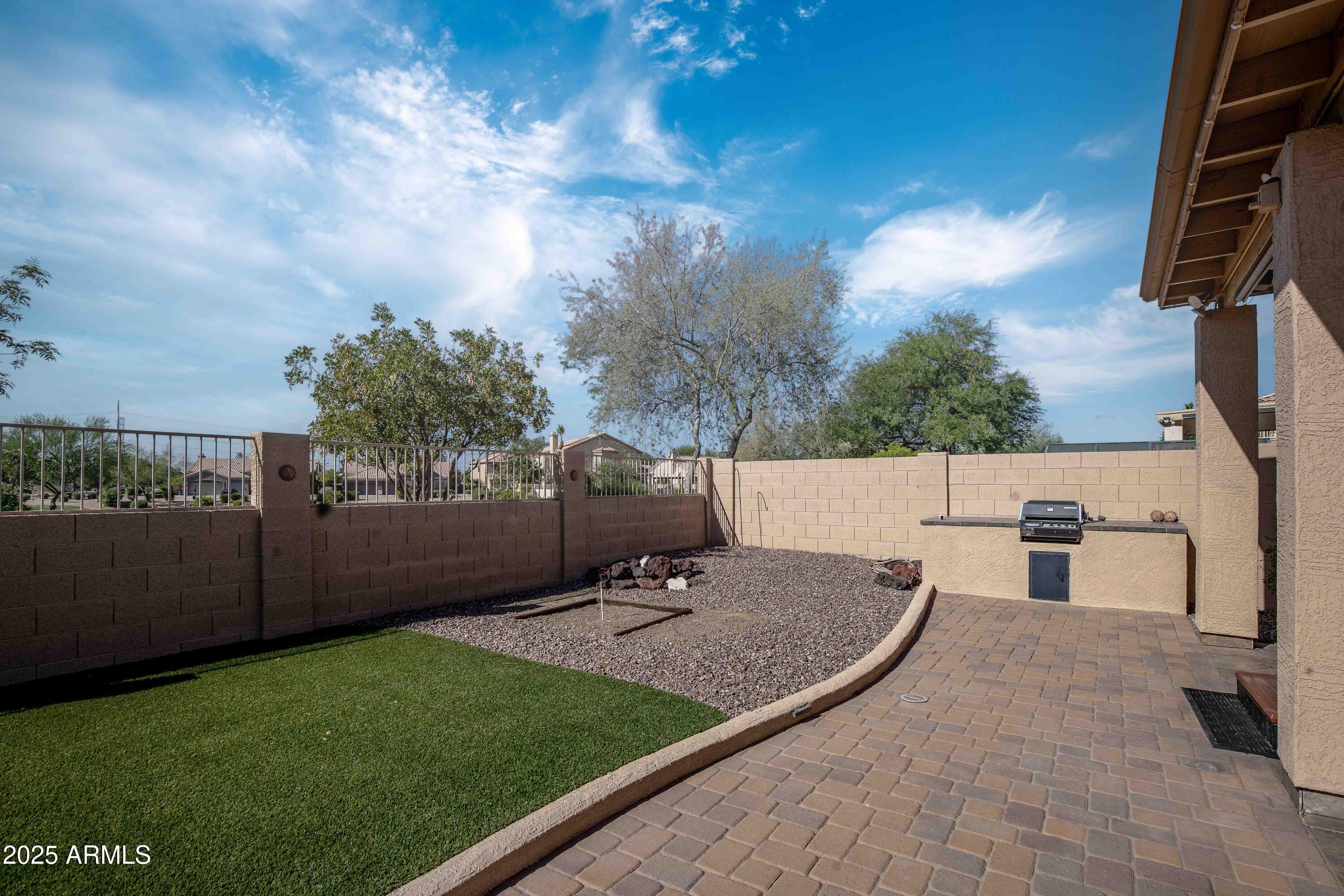 1398 W WINDHAVEN Avenue