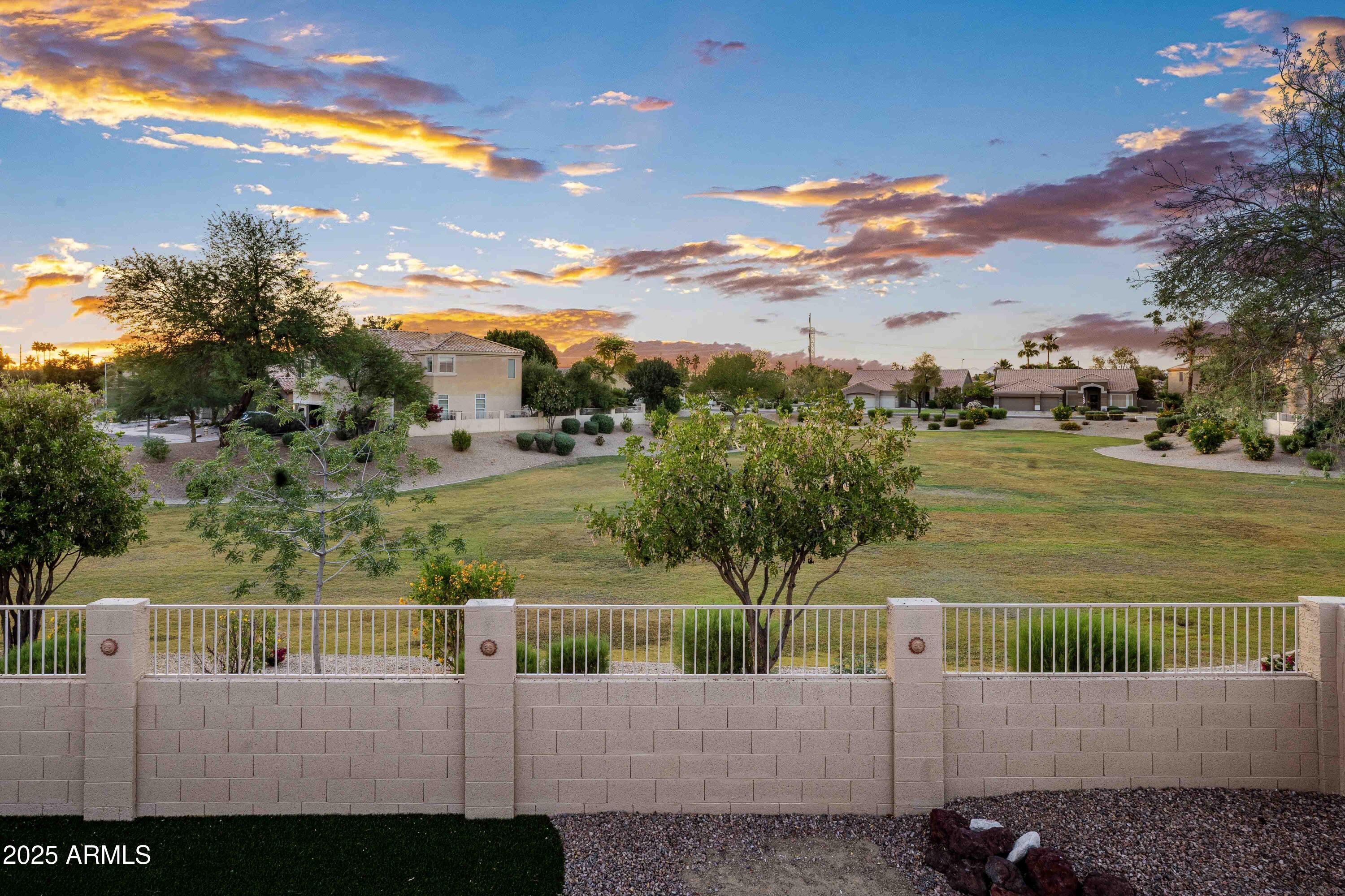 1398 W WINDHAVEN Avenue