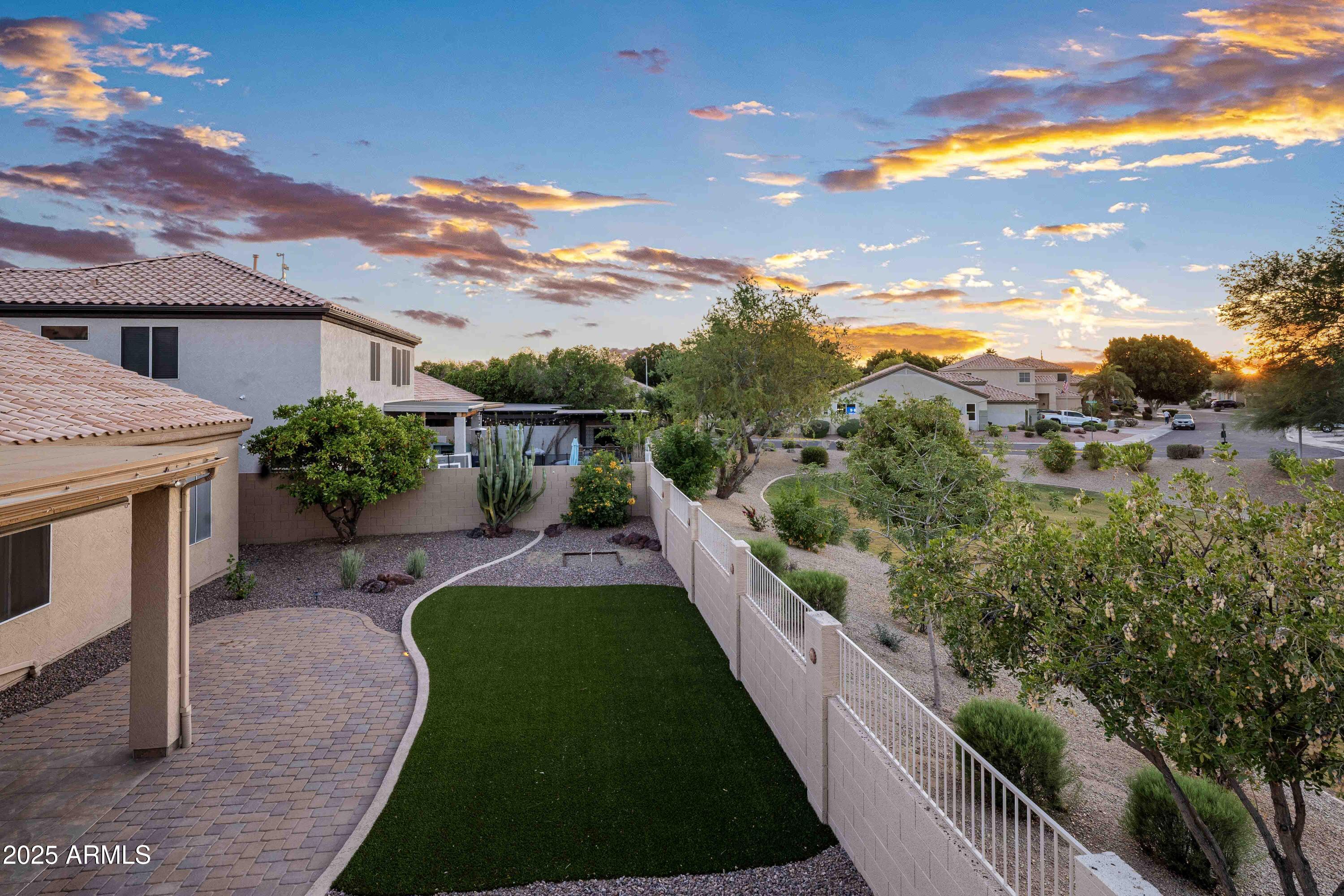 1398 W WINDHAVEN Avenue