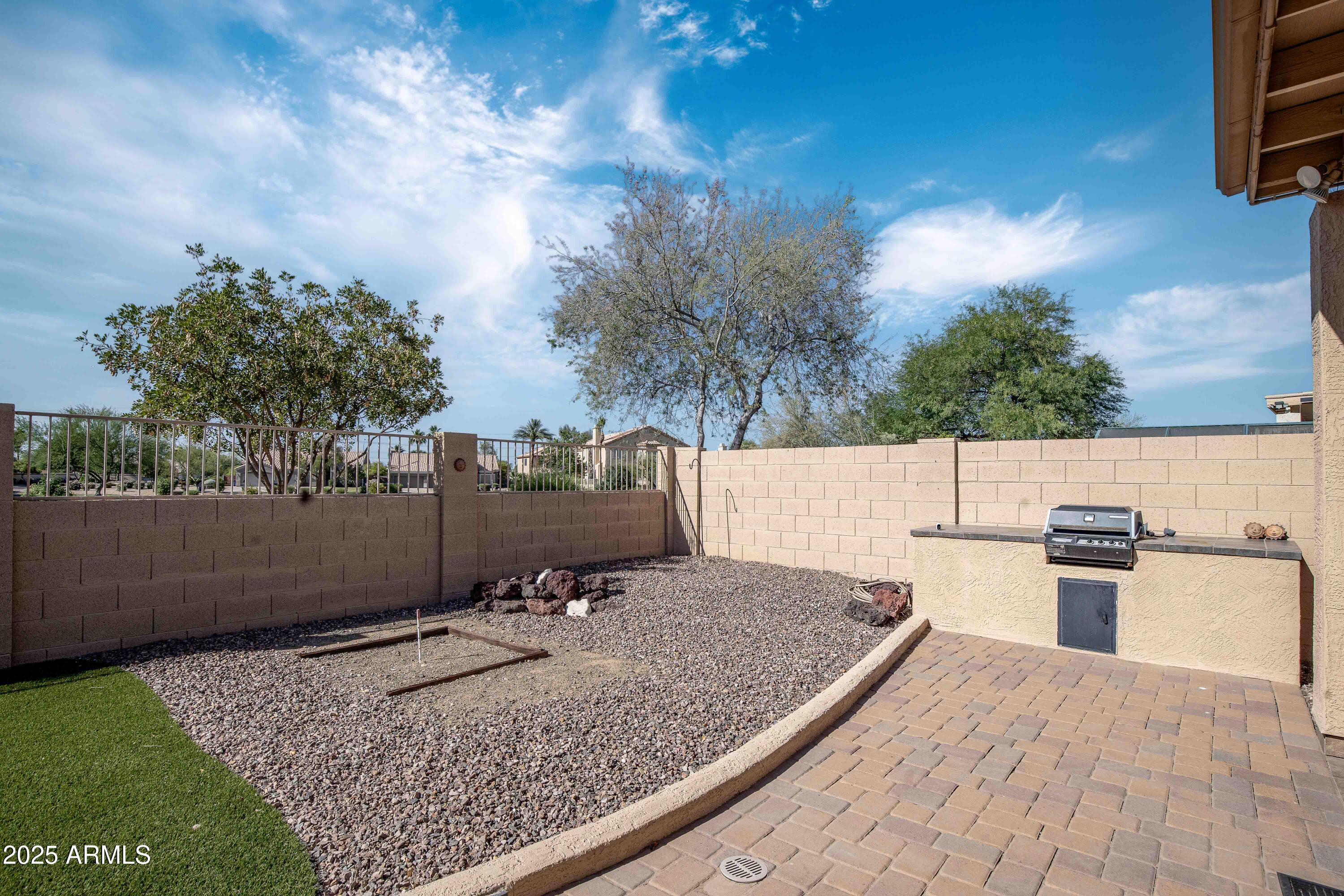 1398 W WINDHAVEN Avenue