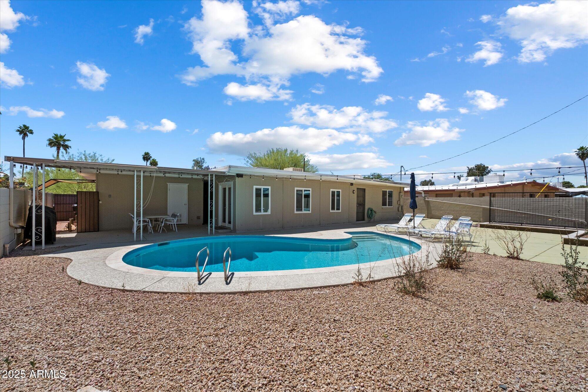 3814 E POINSETTIA Drive