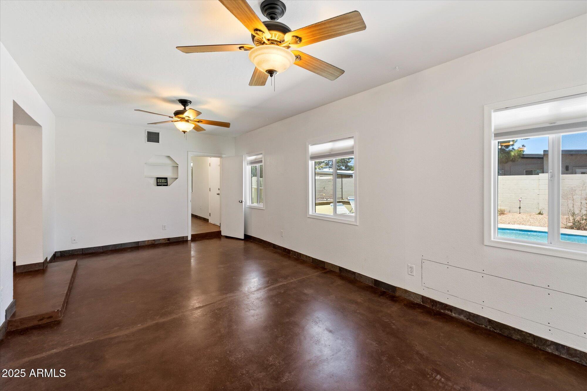 3814 E POINSETTIA Drive