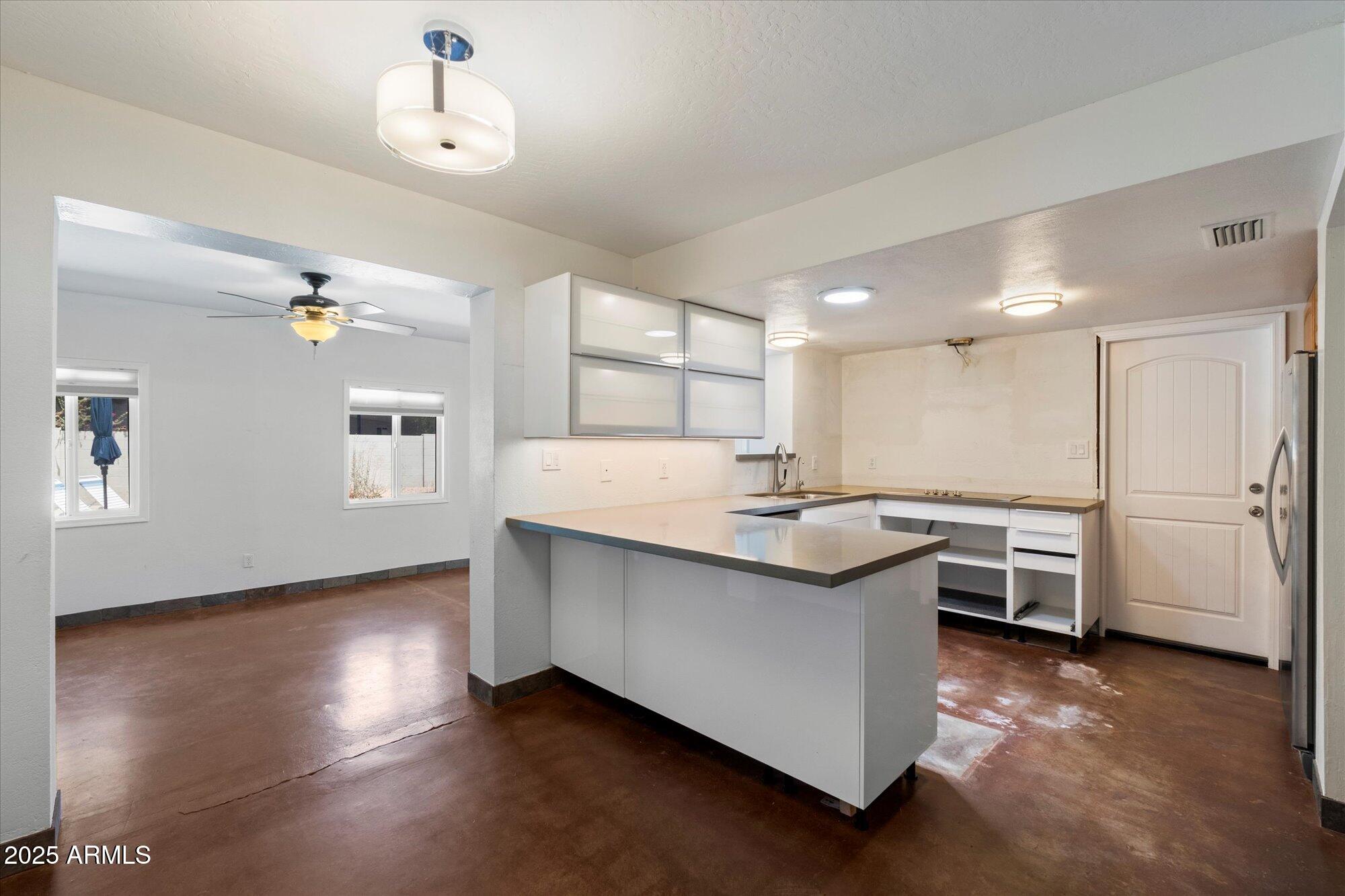 3814 E POINSETTIA Drive