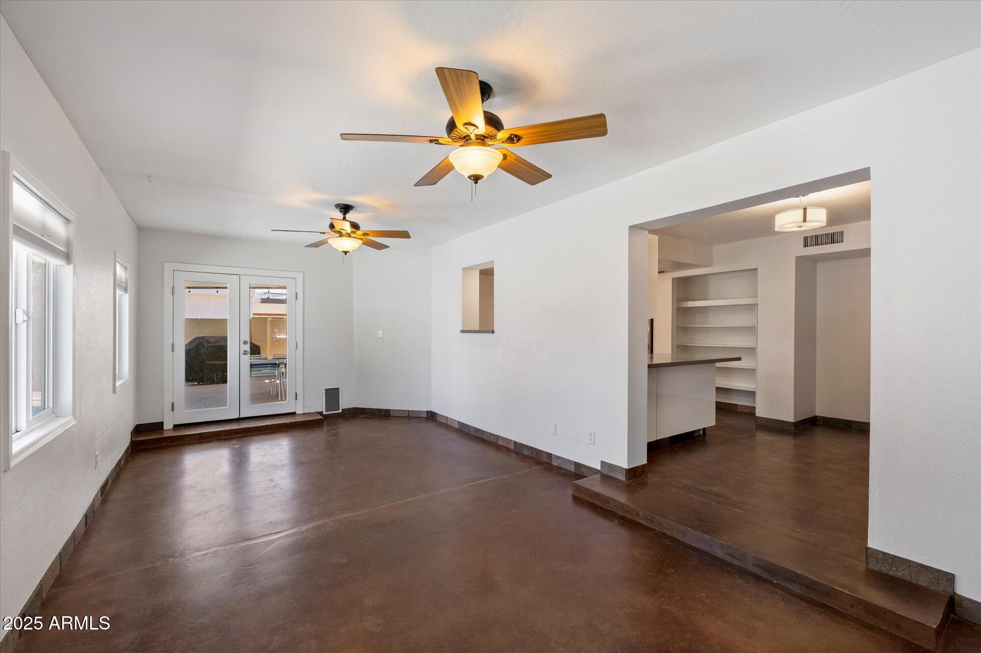 3814 E POINSETTIA Drive