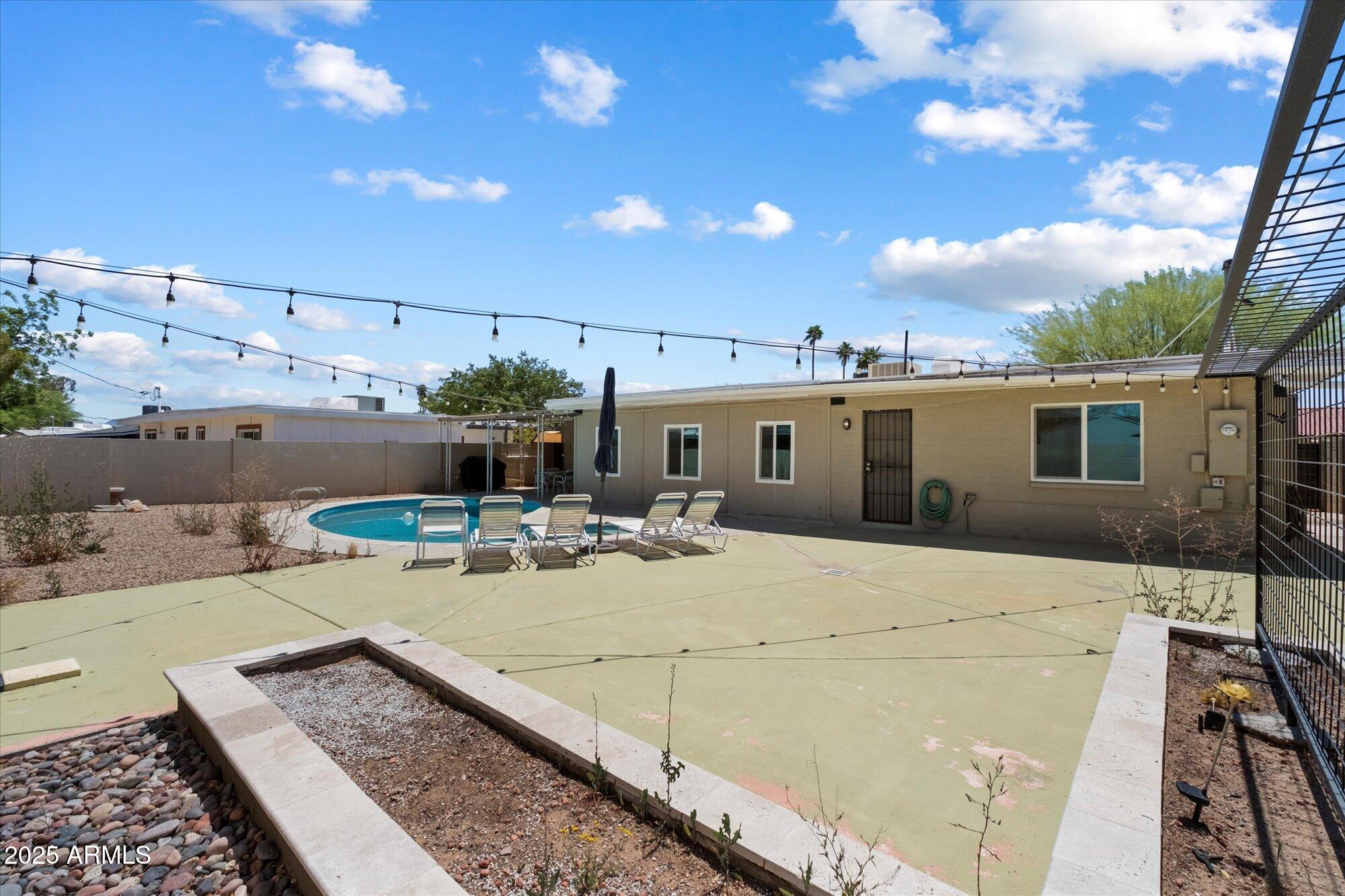 3814 E POINSETTIA Drive