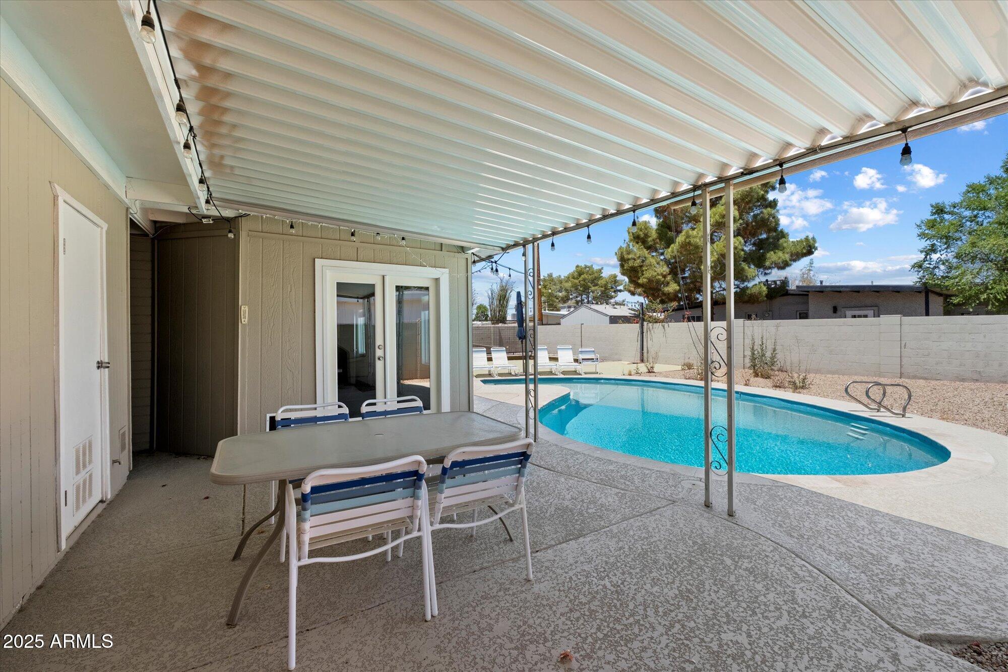 3814 E POINSETTIA Drive