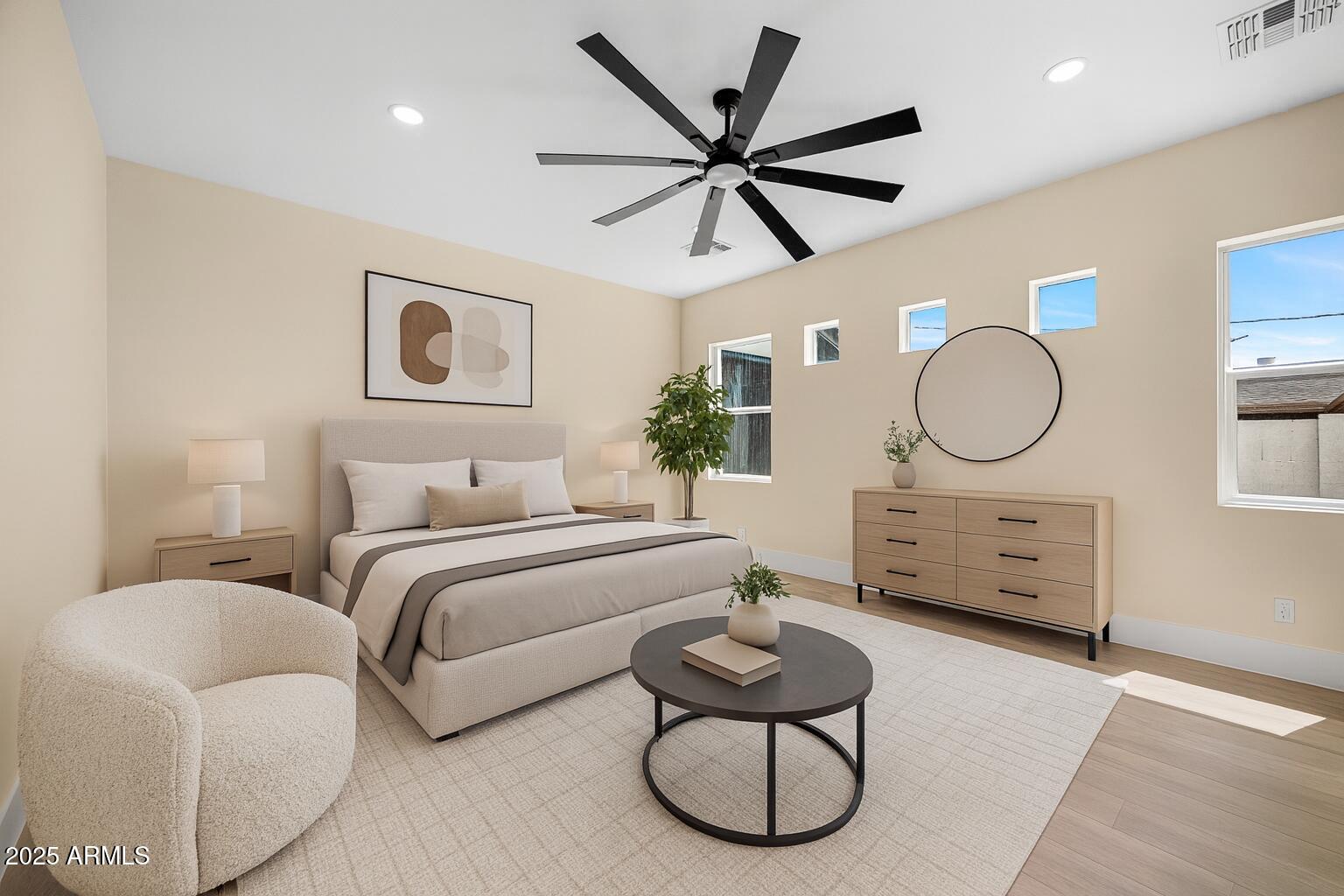 4124 E INDIANOLA Avenue