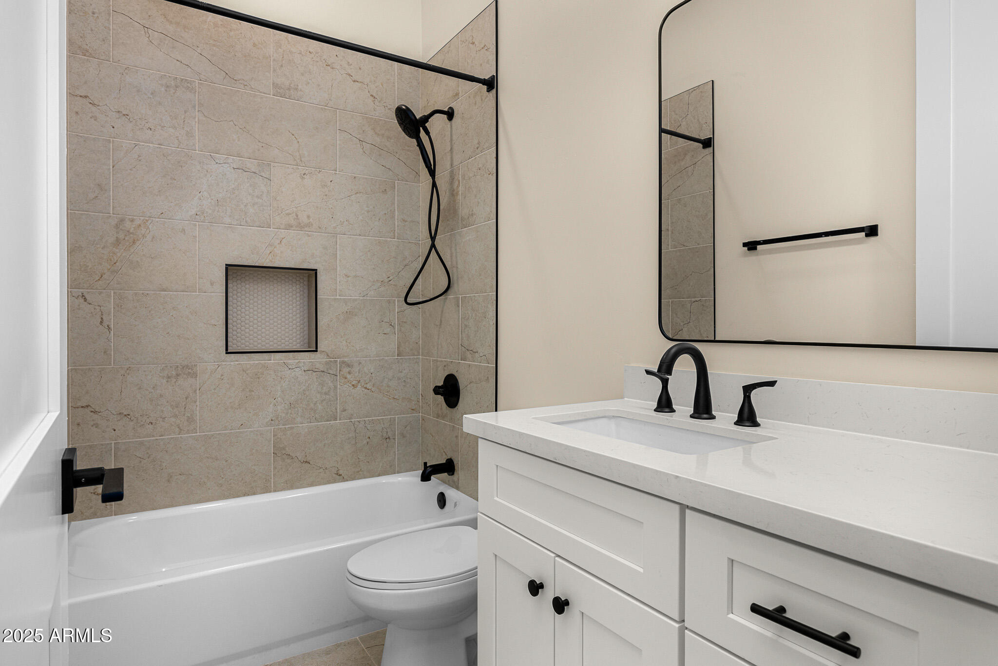 4124 E INDIANOLA Avenue