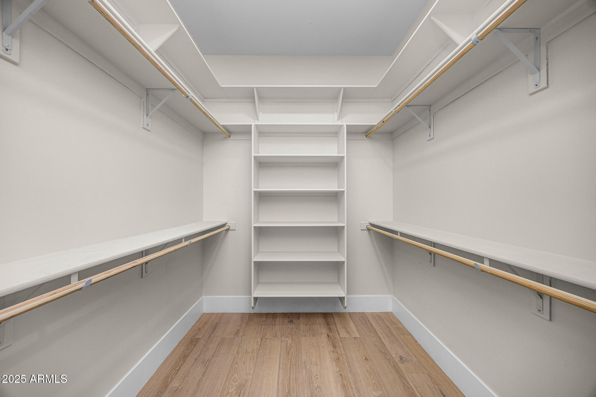 4124 E INDIANOLA Avenue