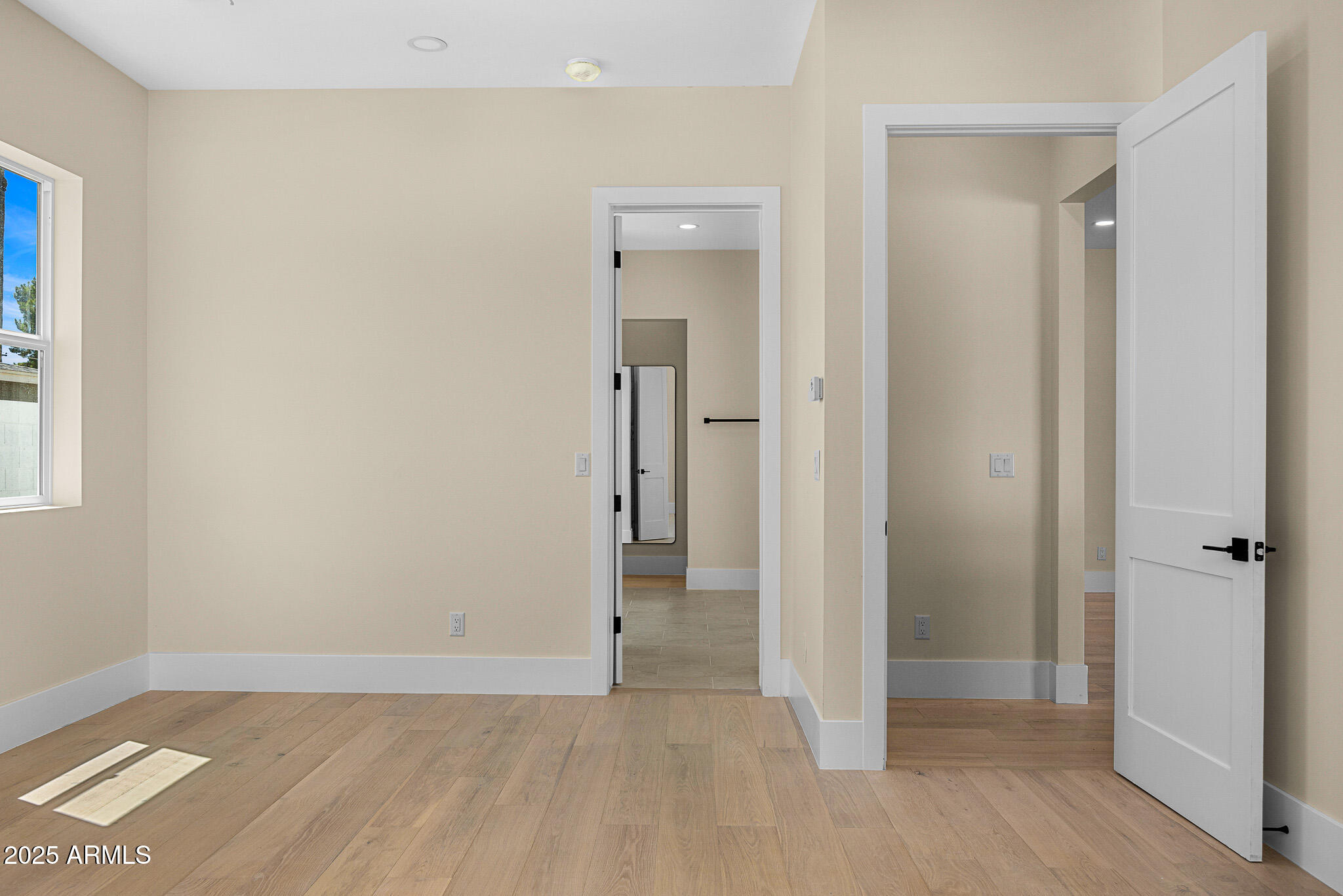 4124 E INDIANOLA Avenue