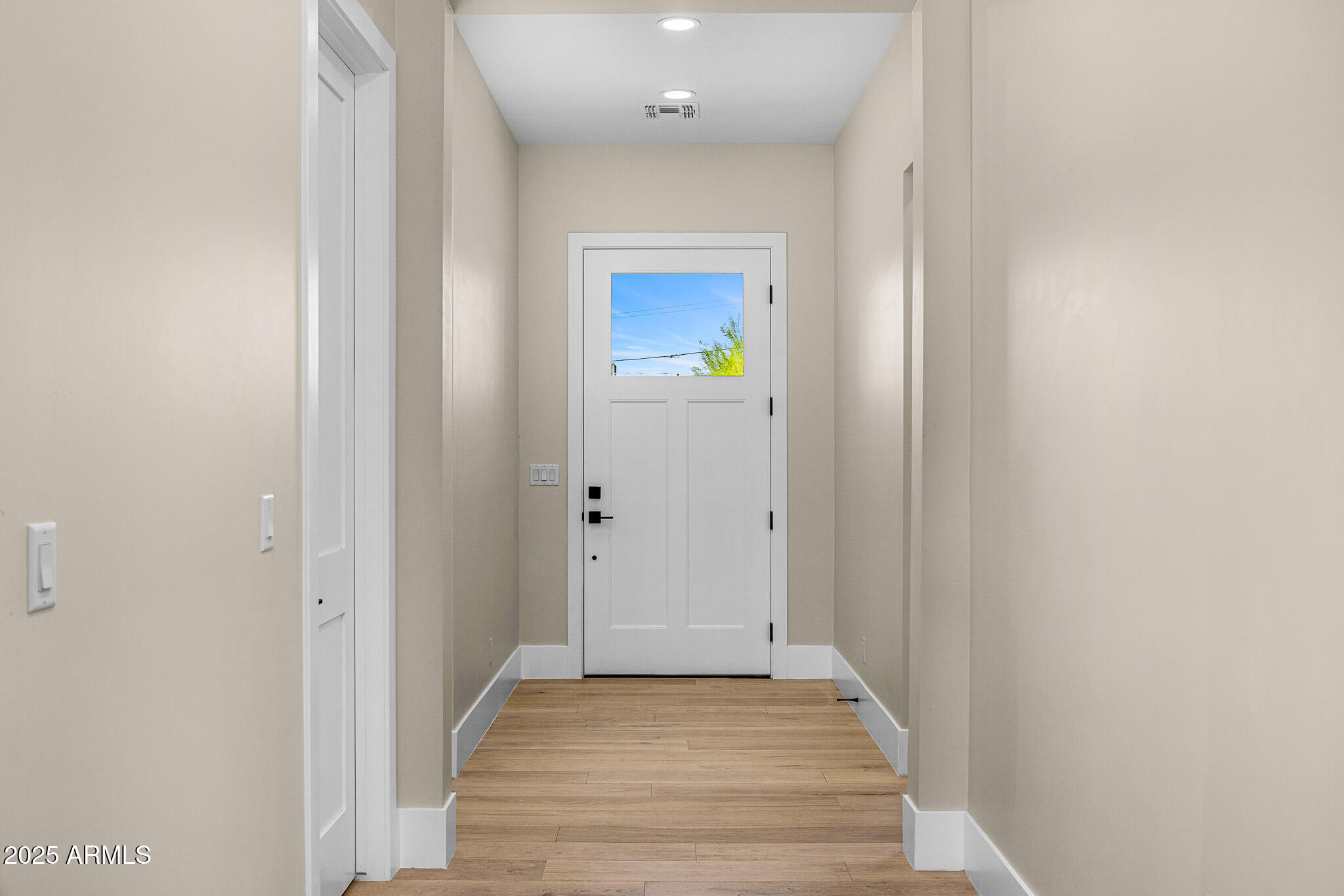 4124 E INDIANOLA Avenue