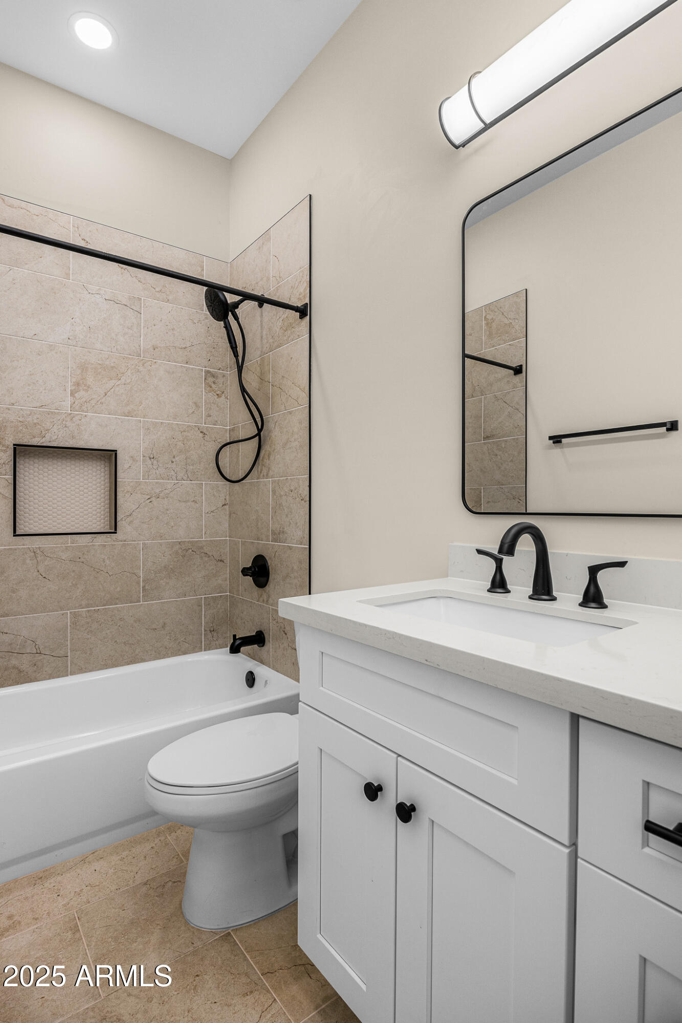 4124 E INDIANOLA Avenue