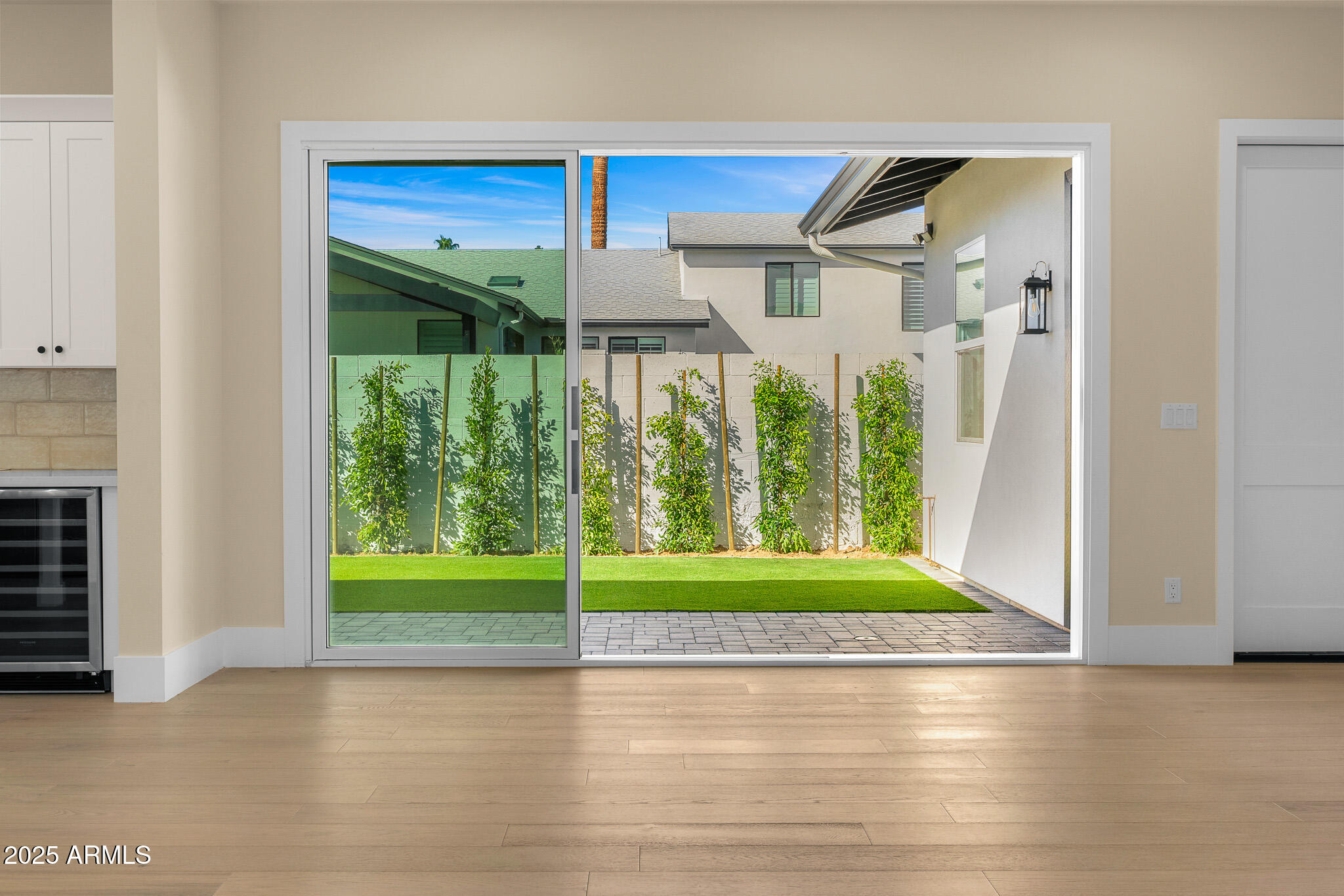 4124 E INDIANOLA Avenue