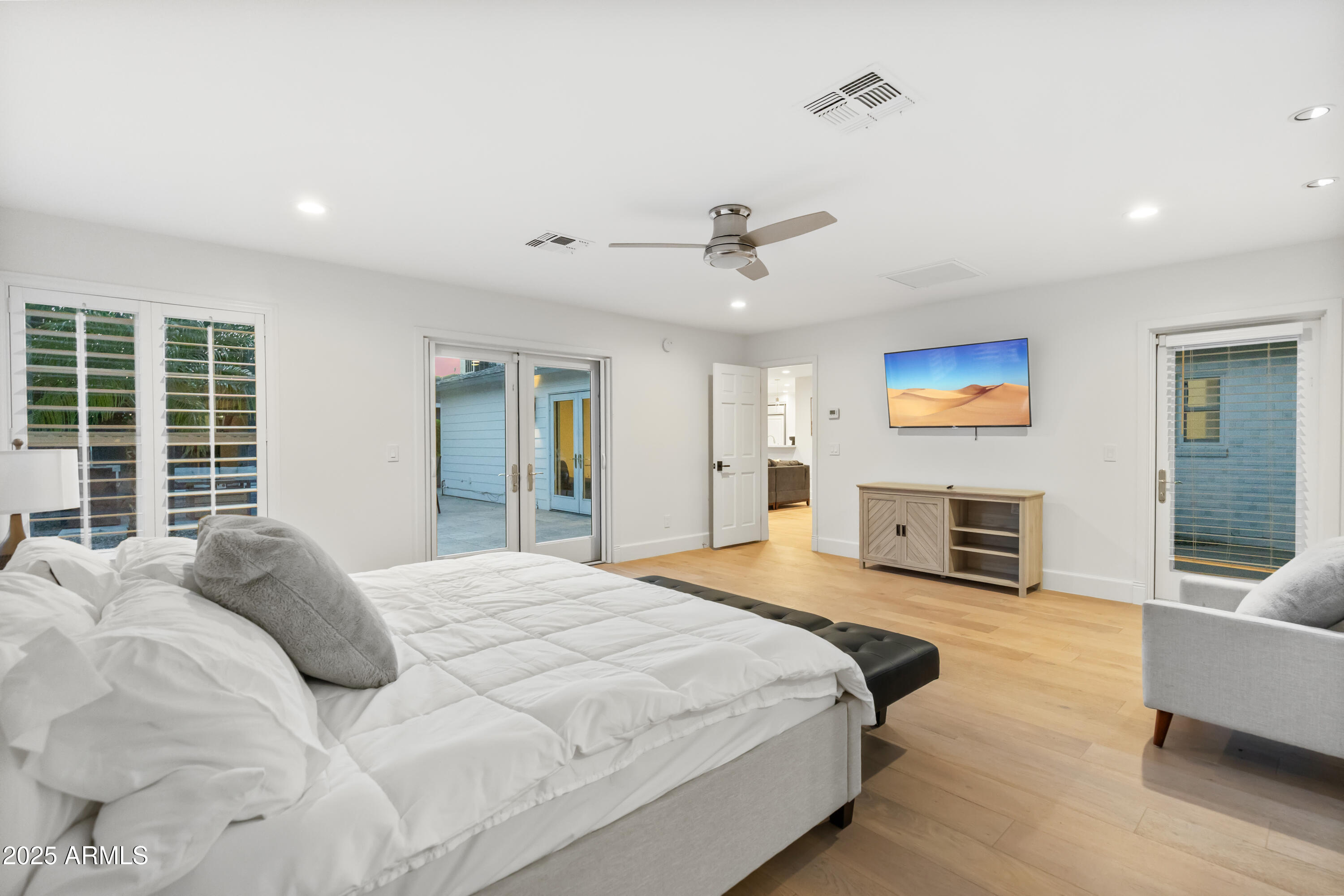 3429 E COOLIDGE Street