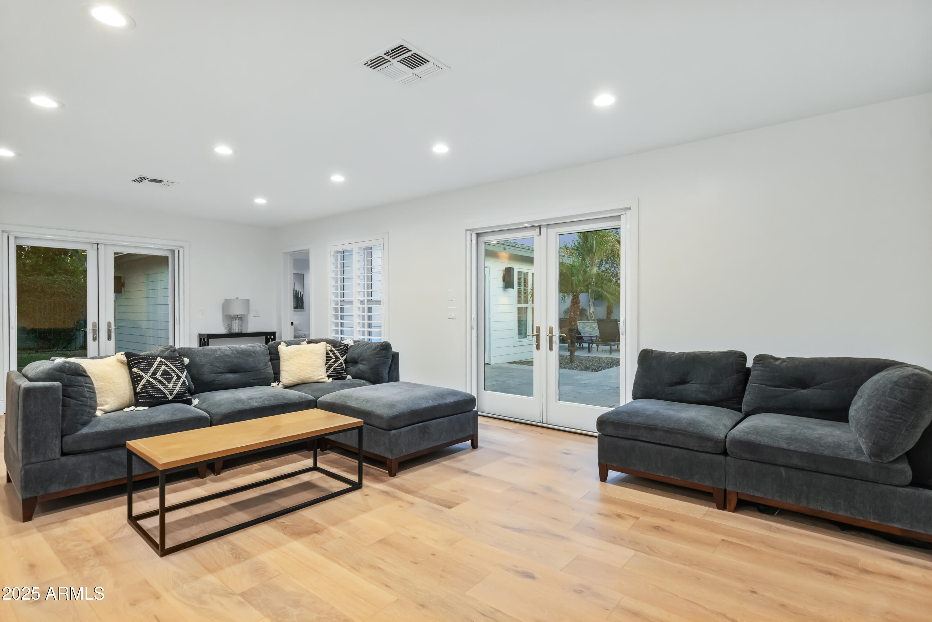 3429 E COOLIDGE Street