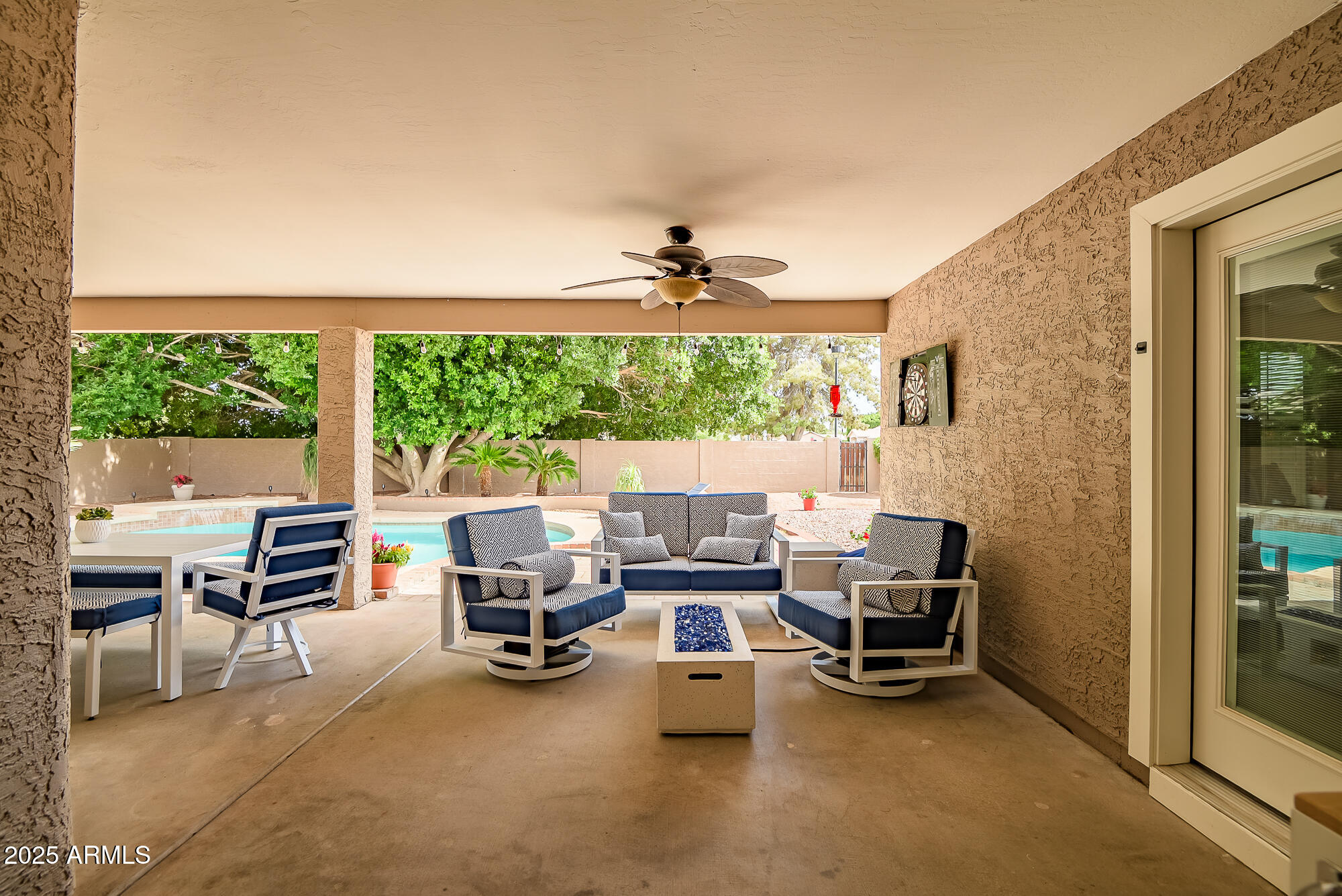 2405 E LYNWOOD Circle