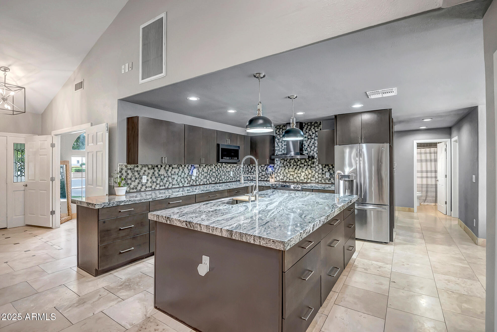 2405 E LYNWOOD Circle