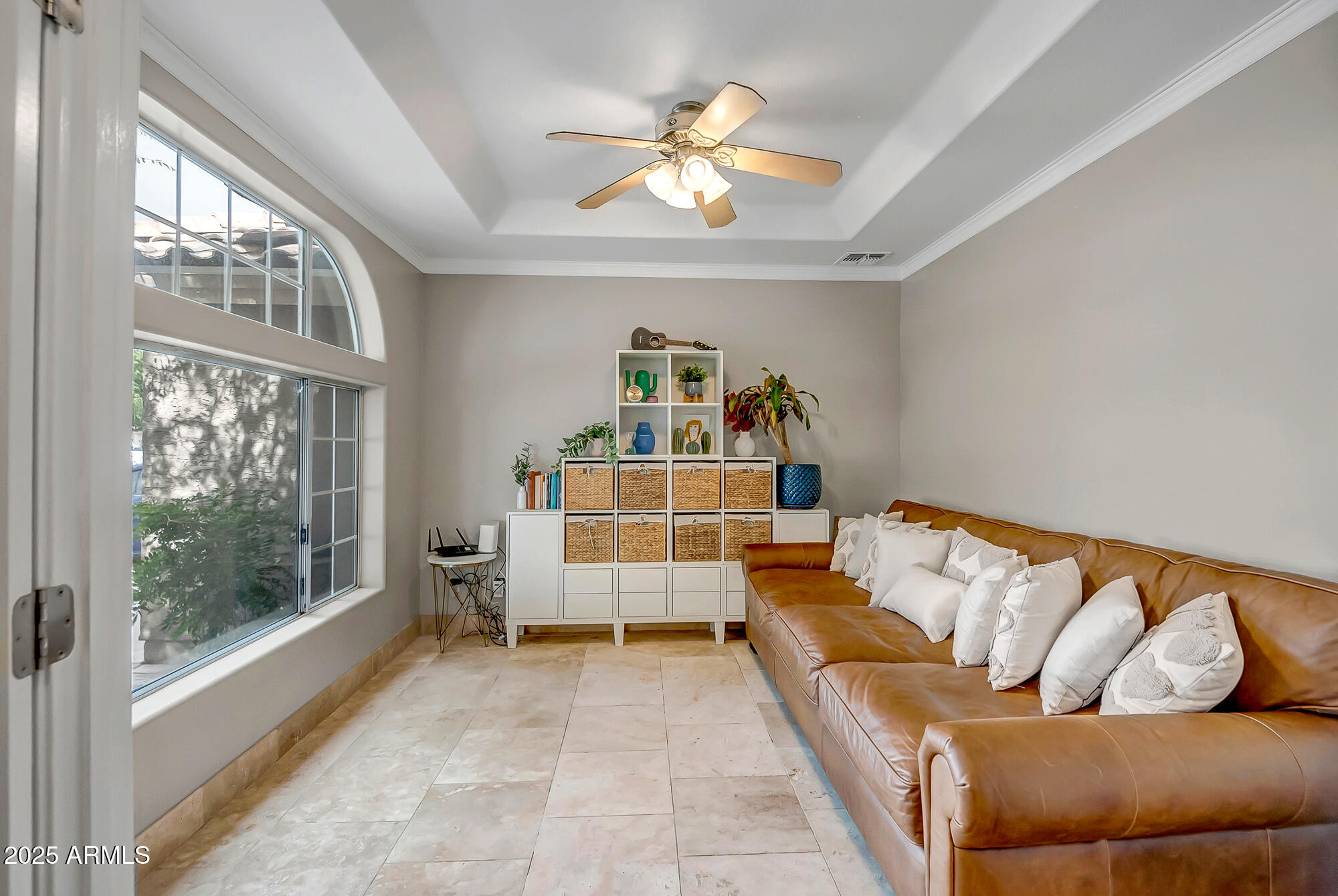 2405 E LYNWOOD Circle