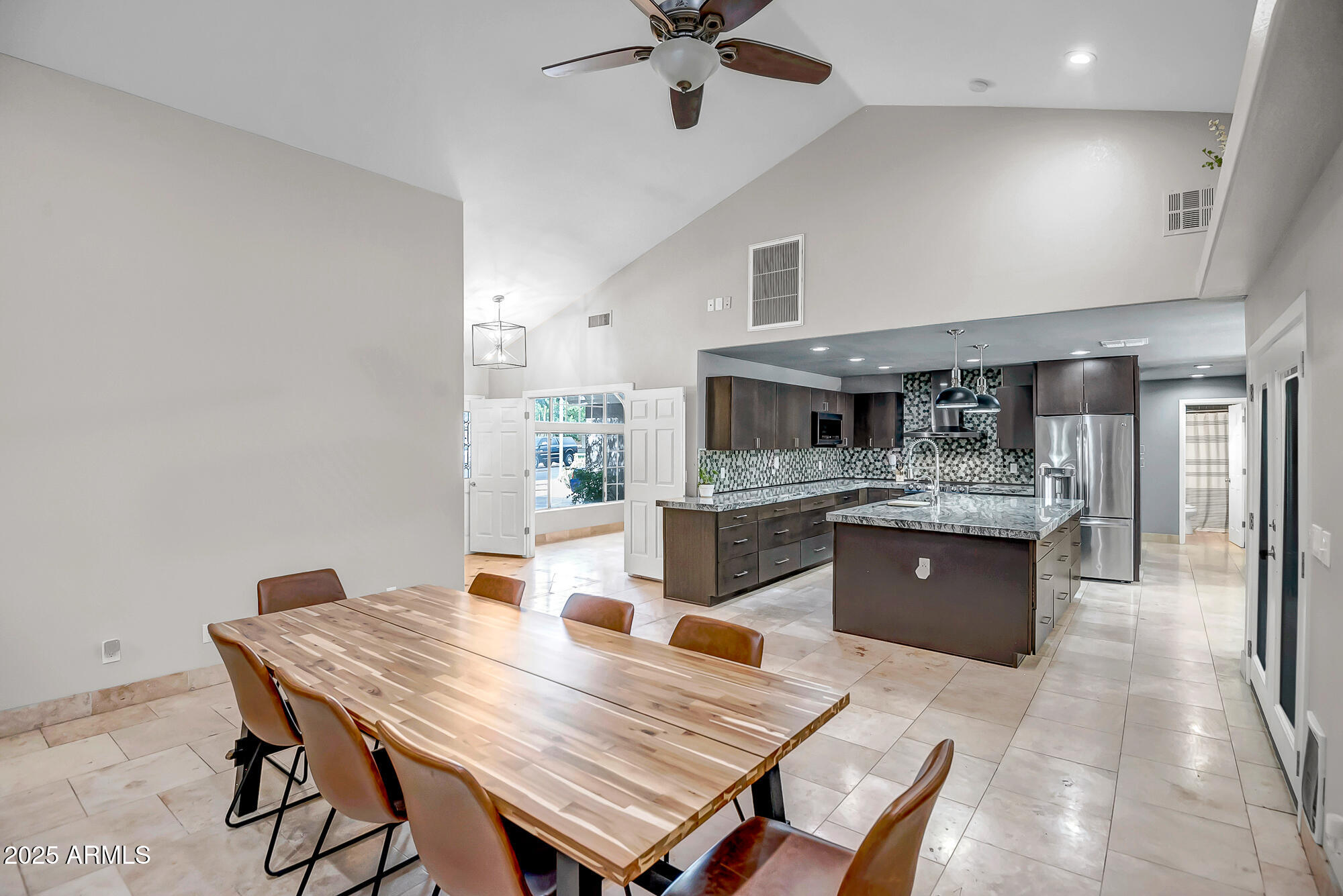 2405 E LYNWOOD Circle