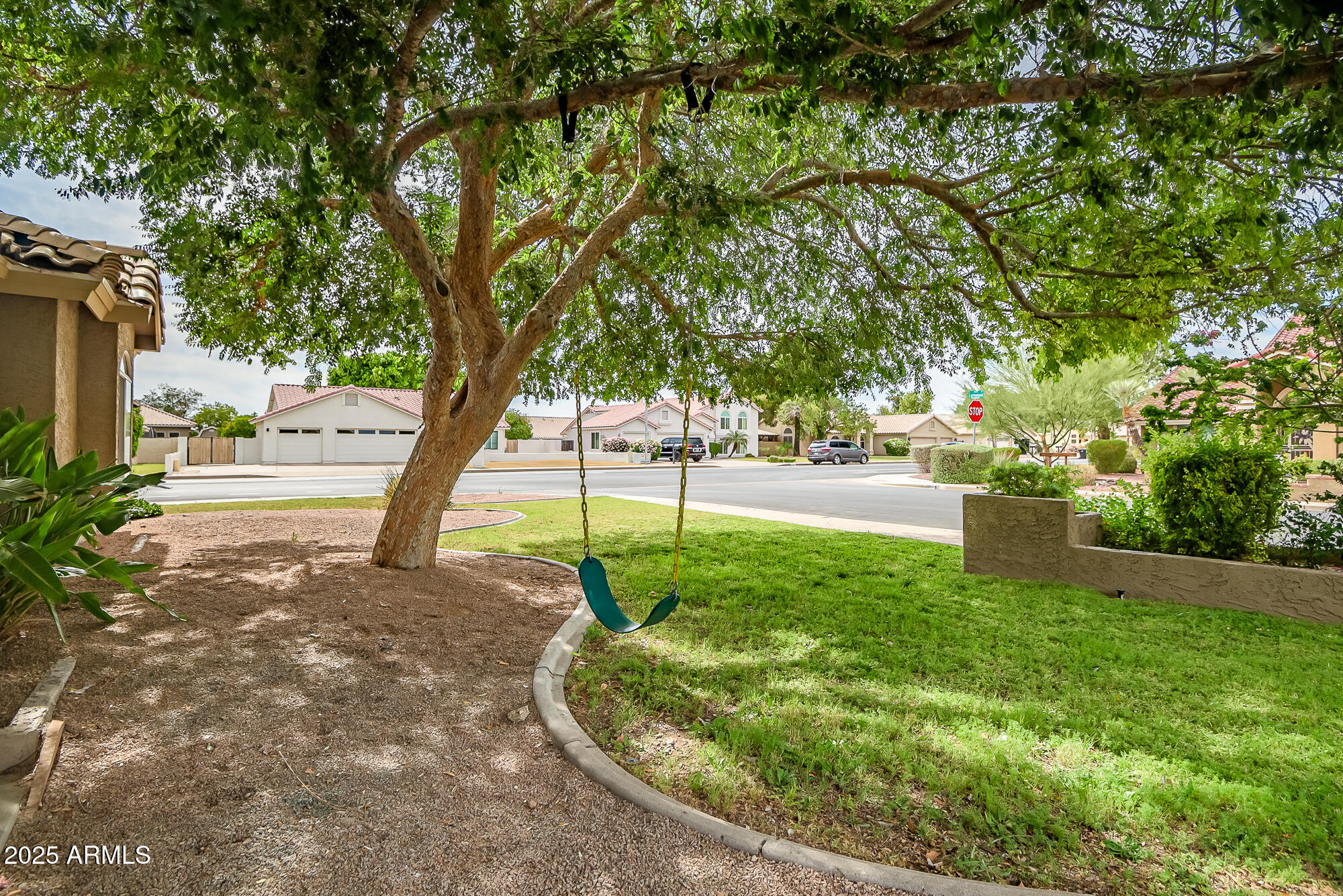 2405 E LYNWOOD Circle