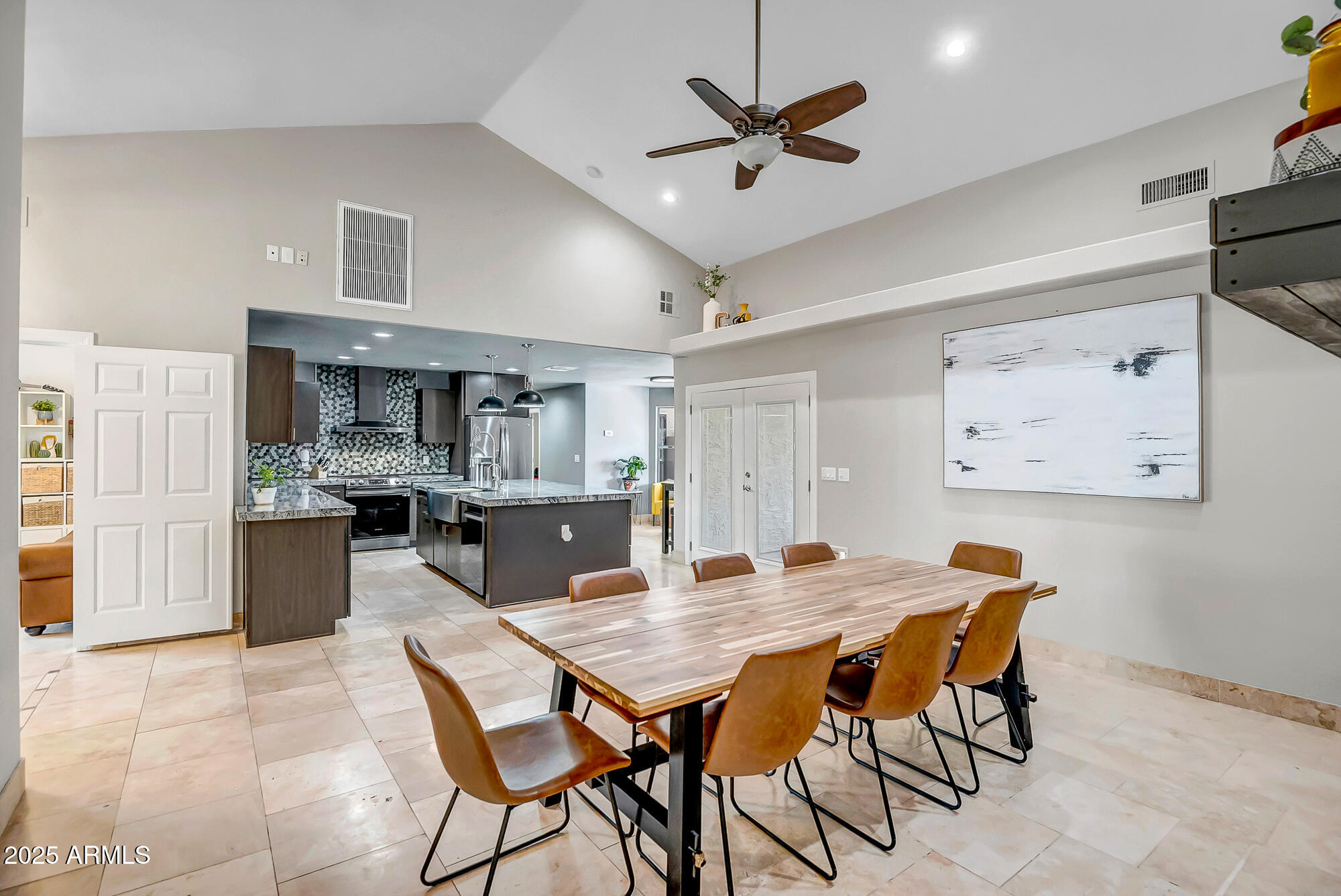 2405 E LYNWOOD Circle