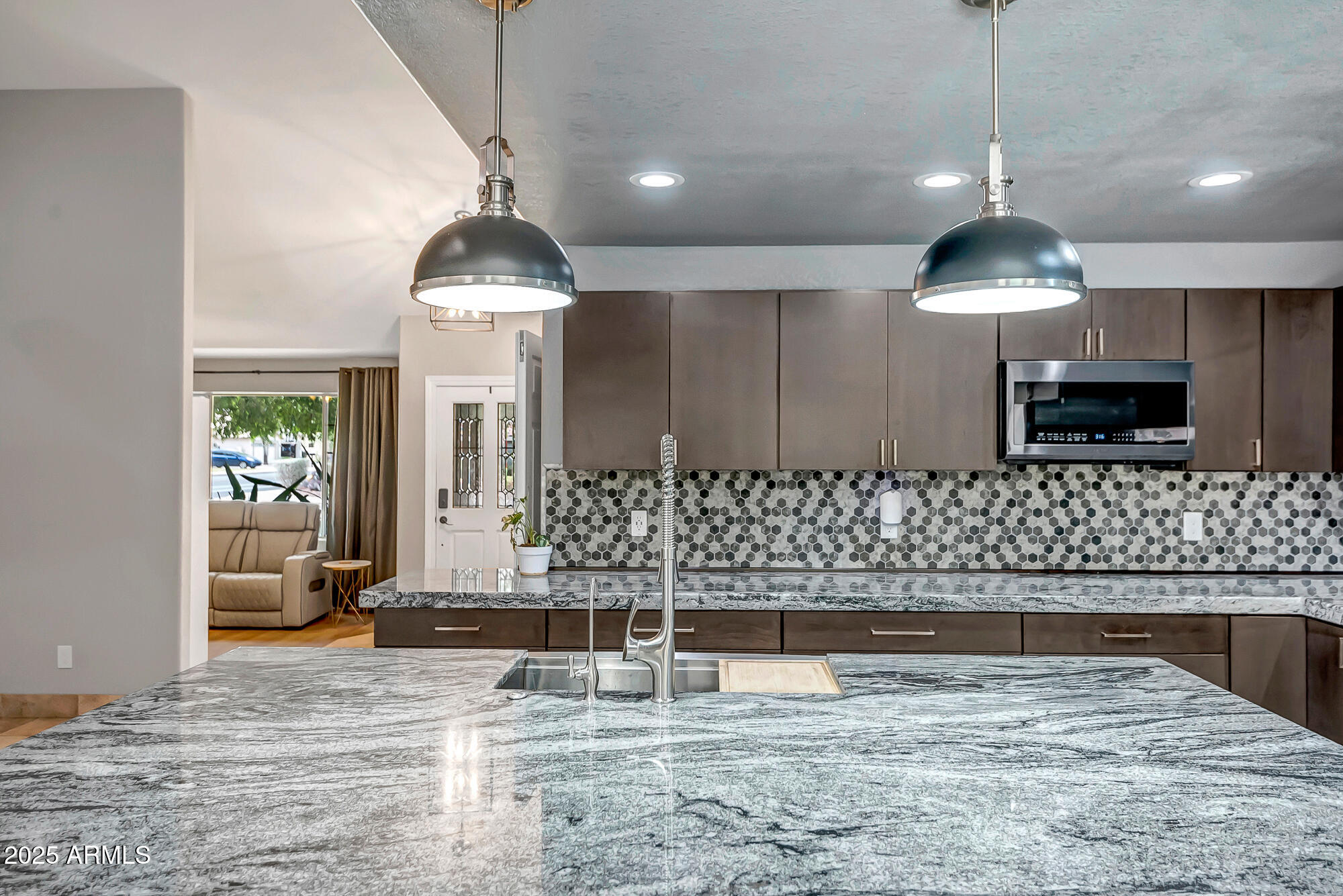 2405 E LYNWOOD Circle