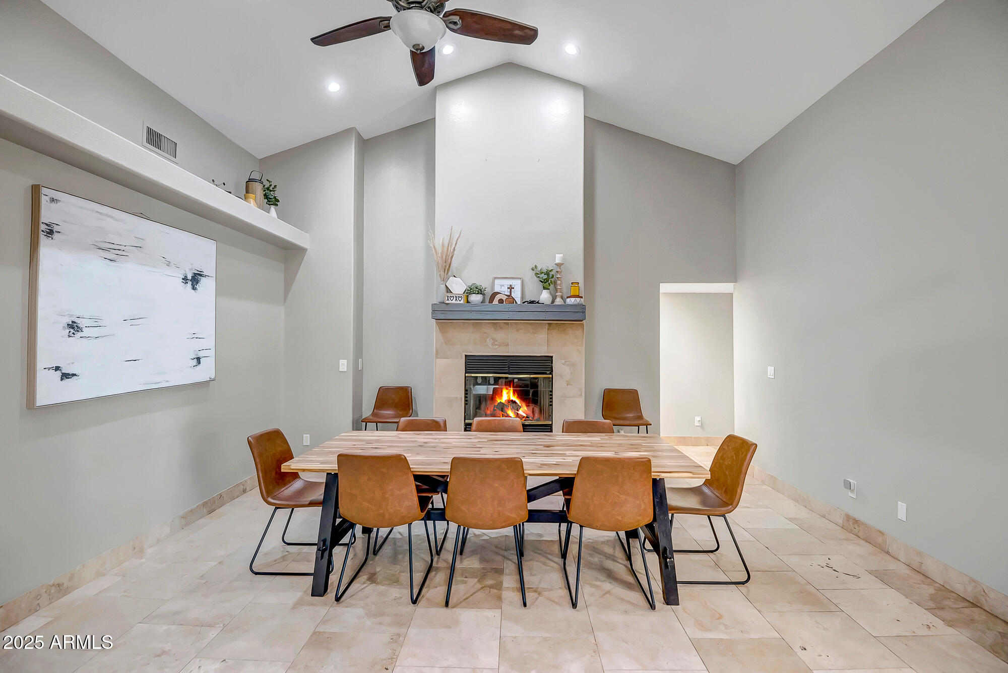 2405 E LYNWOOD Circle