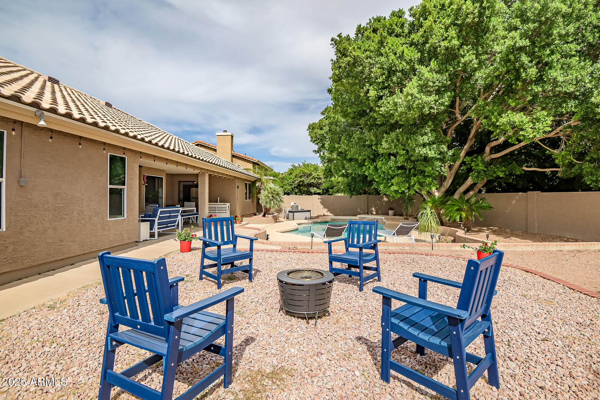 2405 E LYNWOOD Circle