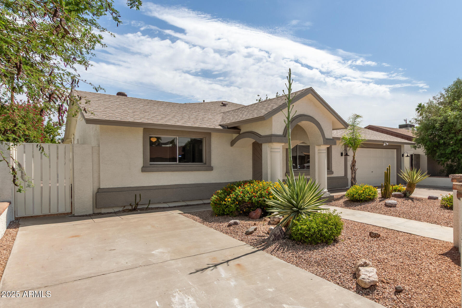 3307 E ROVEEN Avenue