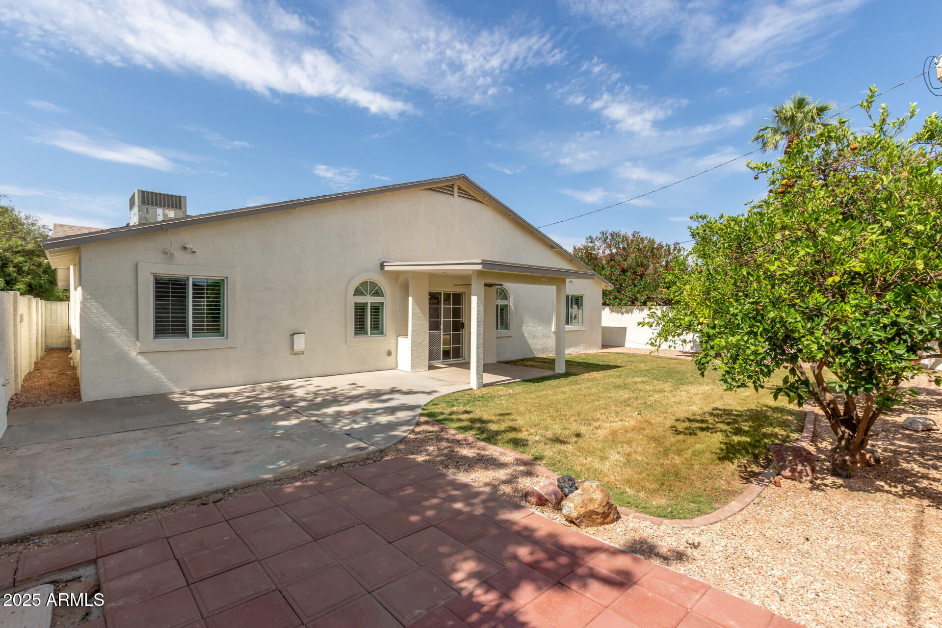 3307 E ROVEEN Avenue