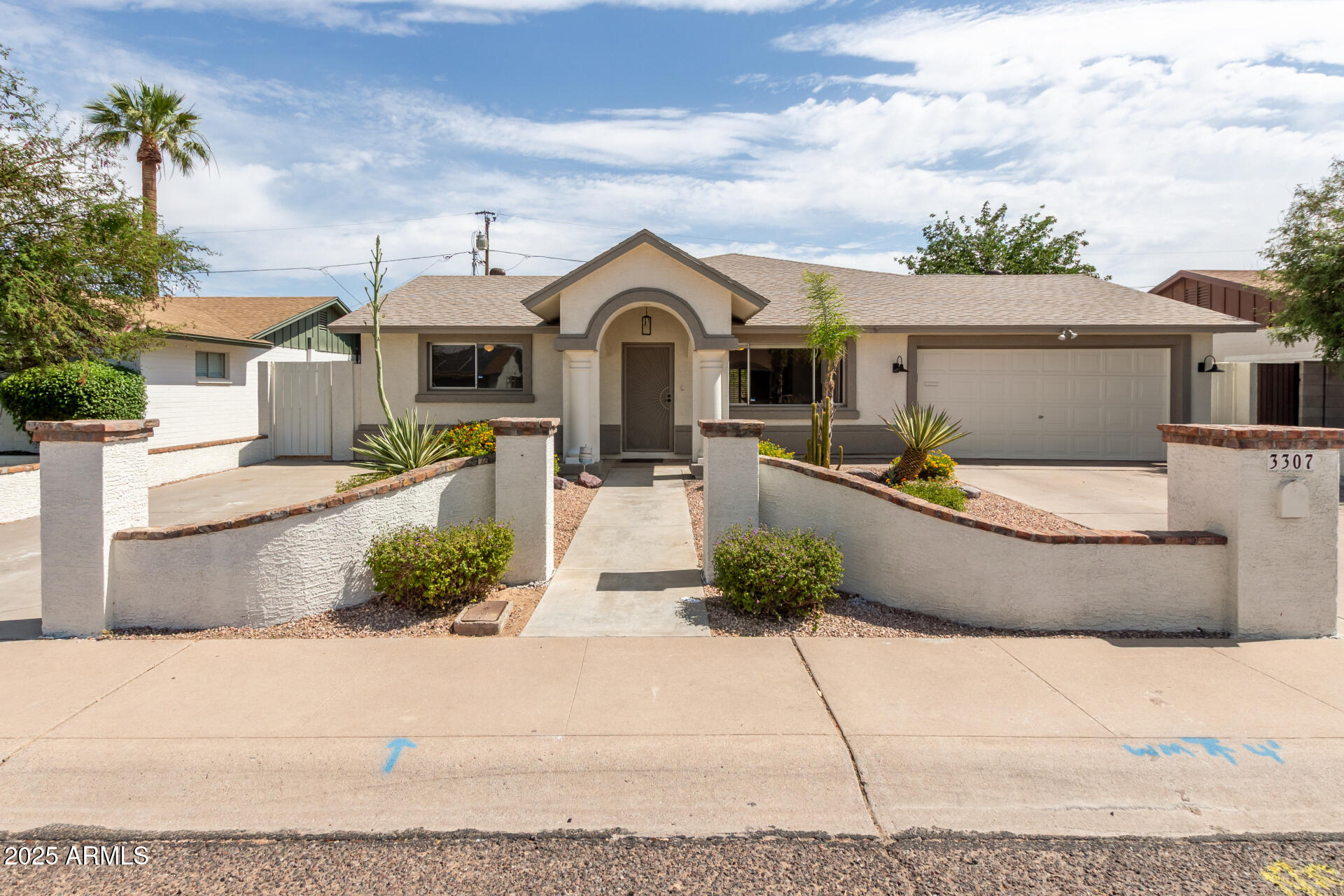 3307 E ROVEEN Avenue