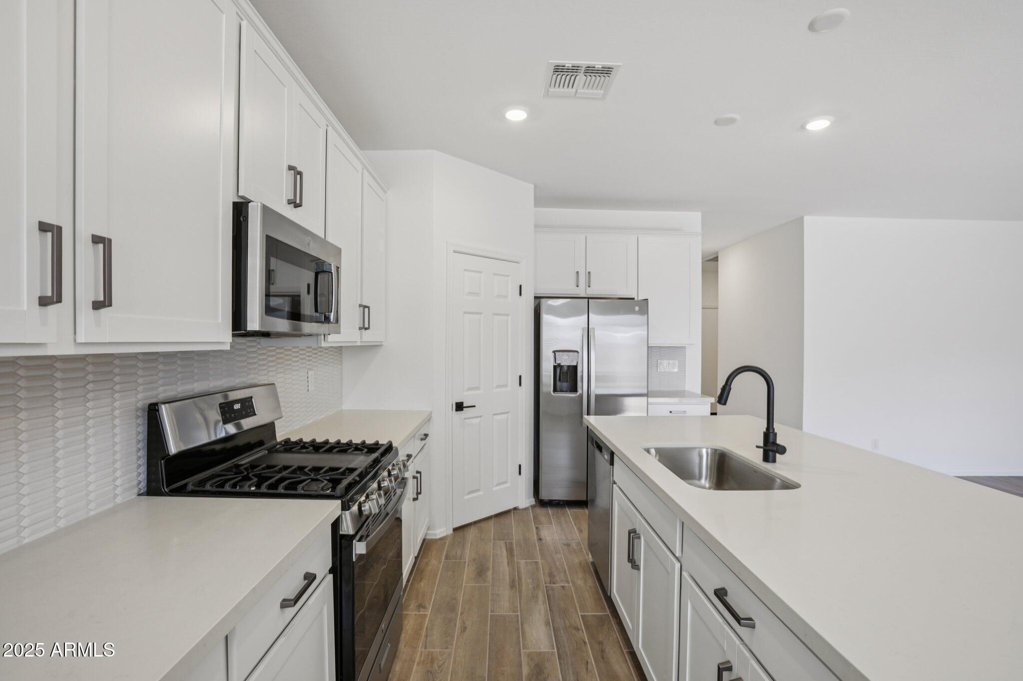 47705 W MOELLER Road