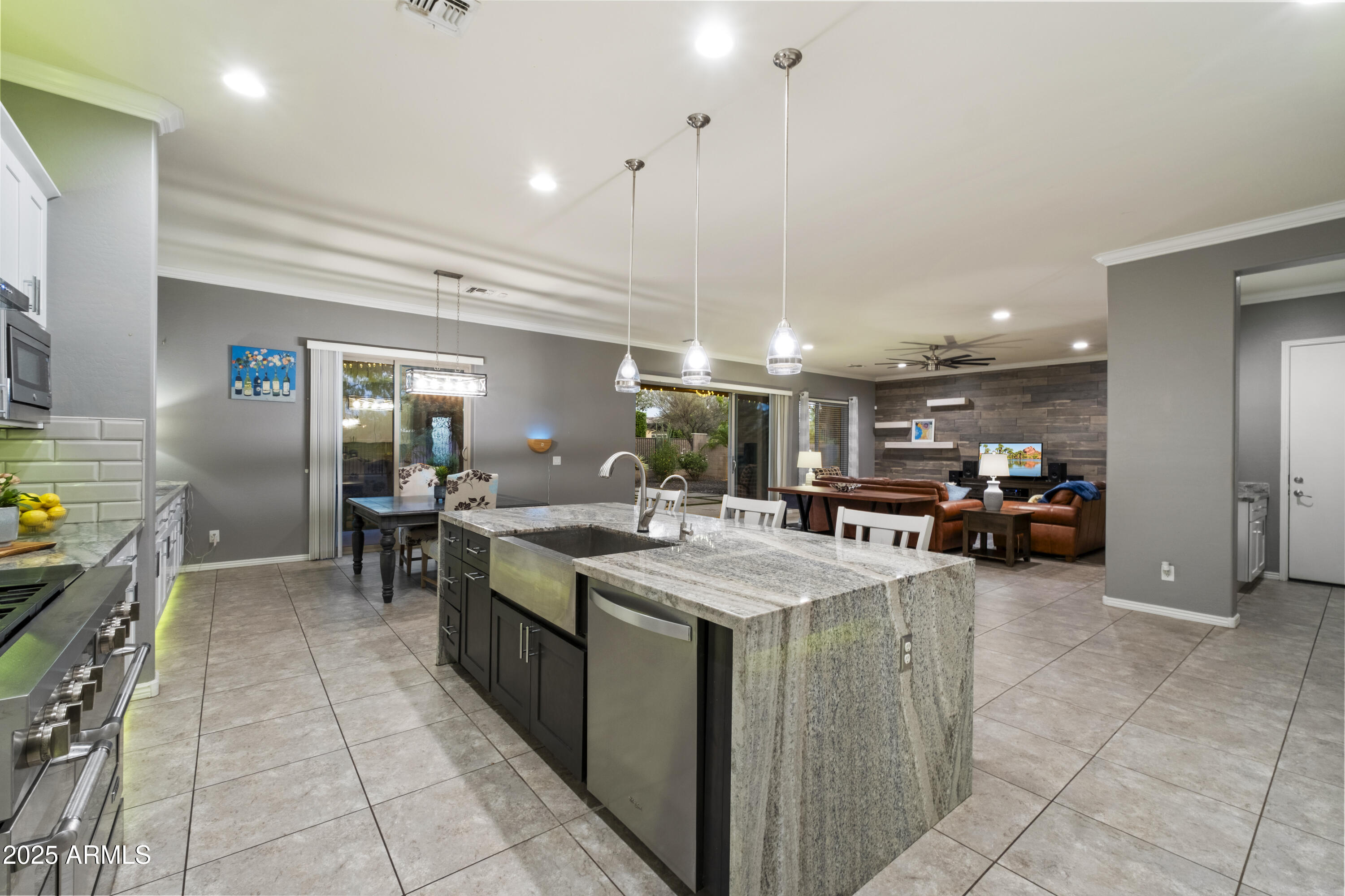 5123 S MARIPOSA Drive