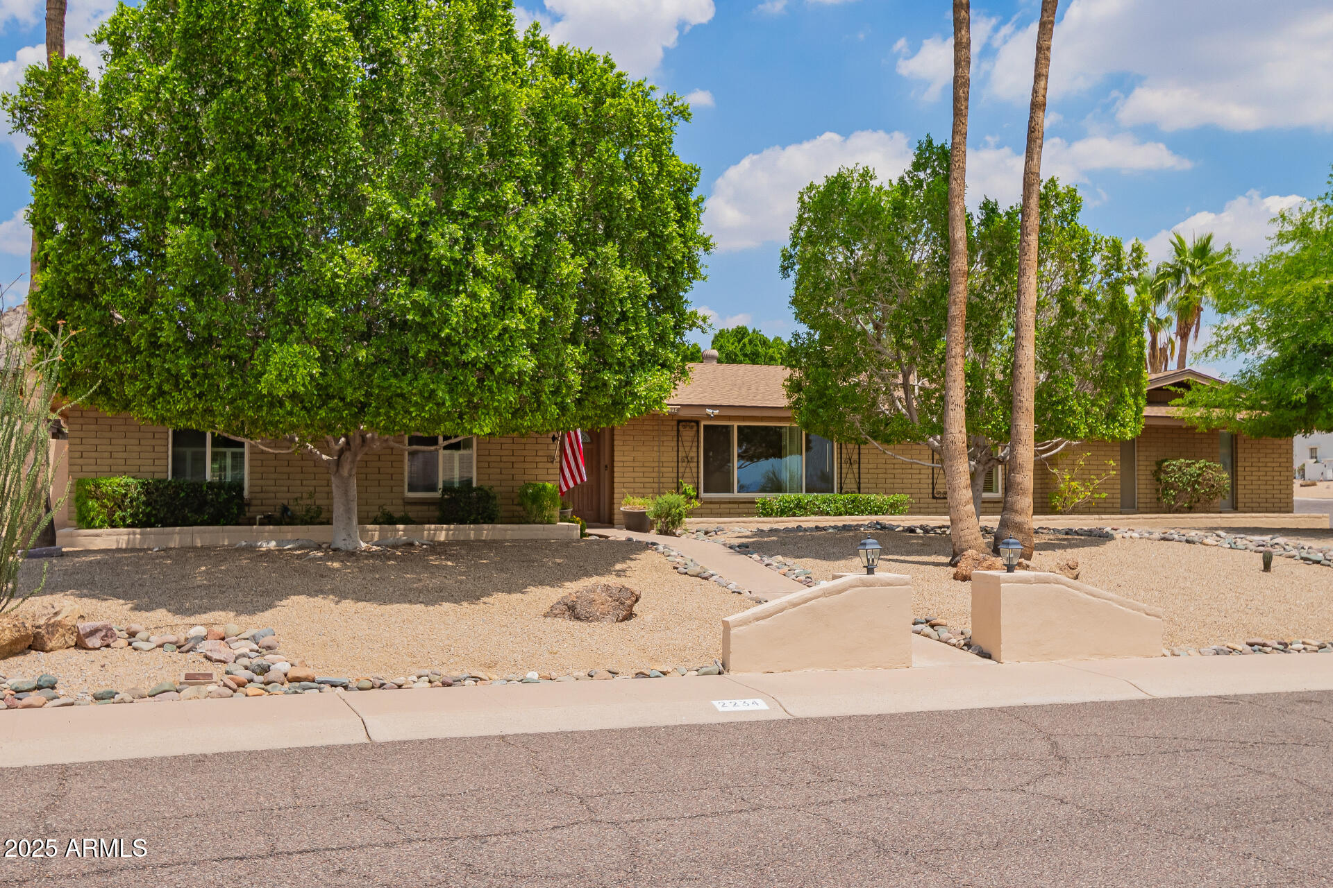 2234 E LAWRENCE Road