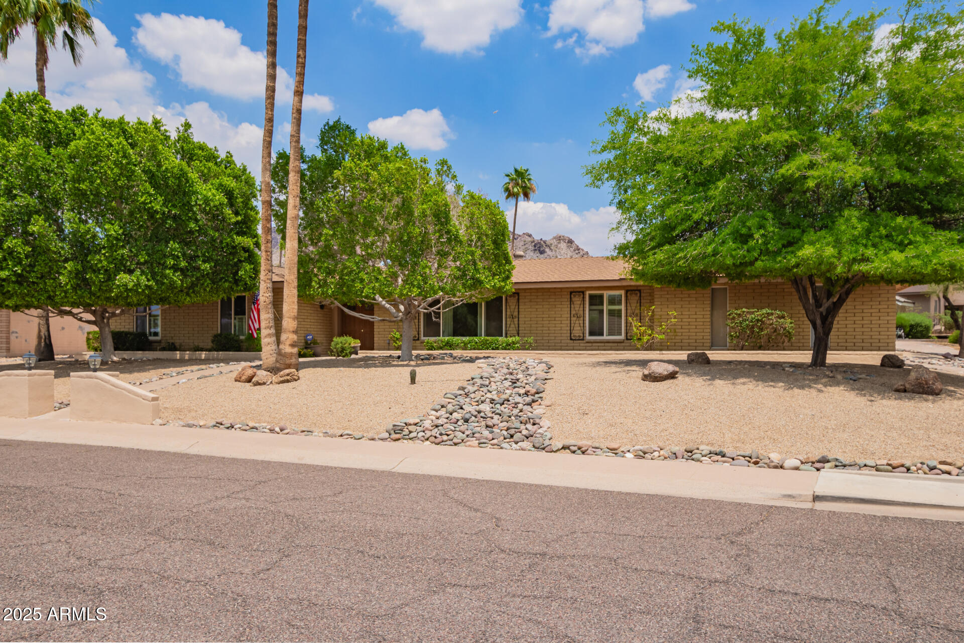 2234 E LAWRENCE Road