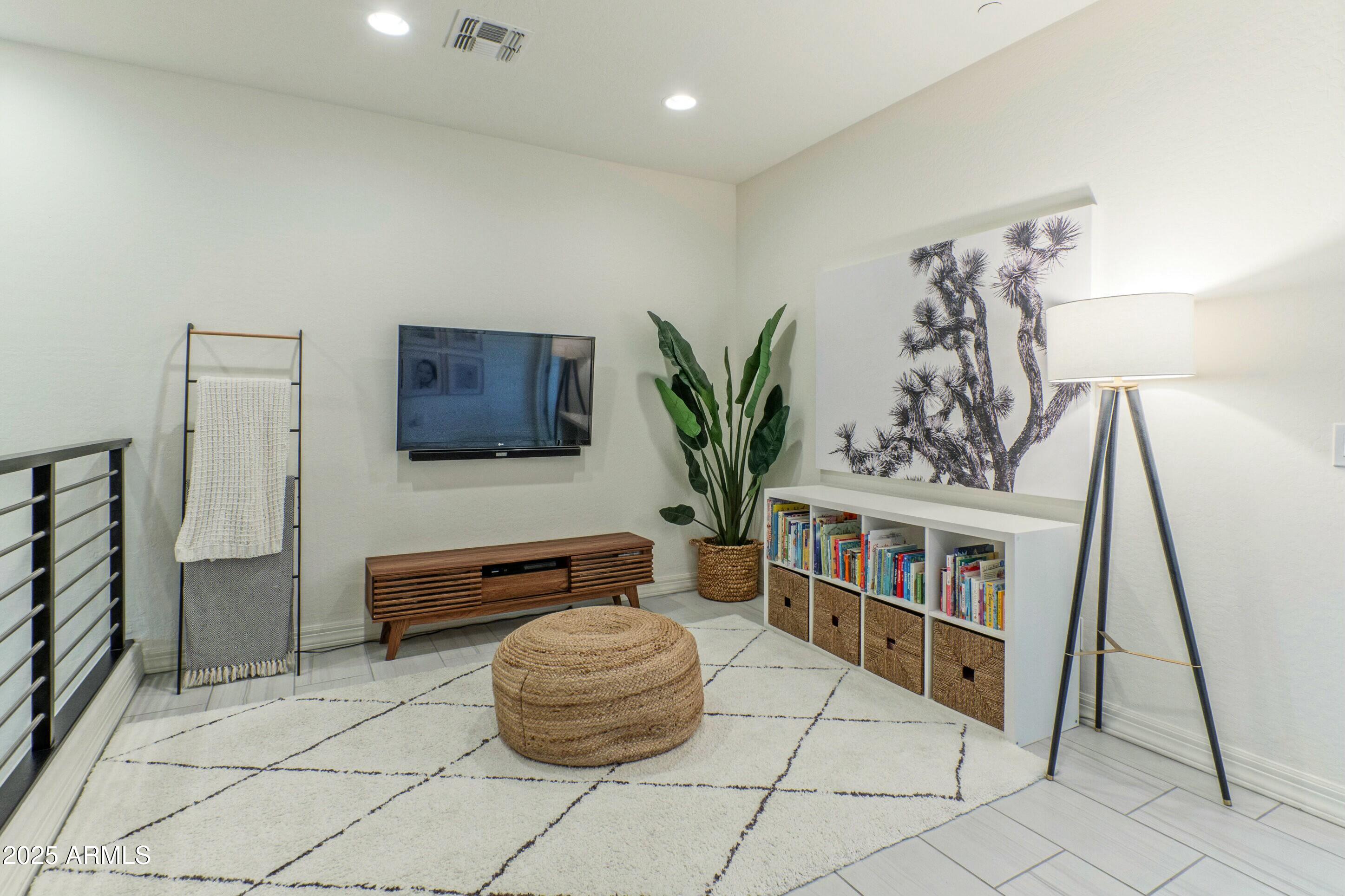 7330 E VISTA BONITA Drive