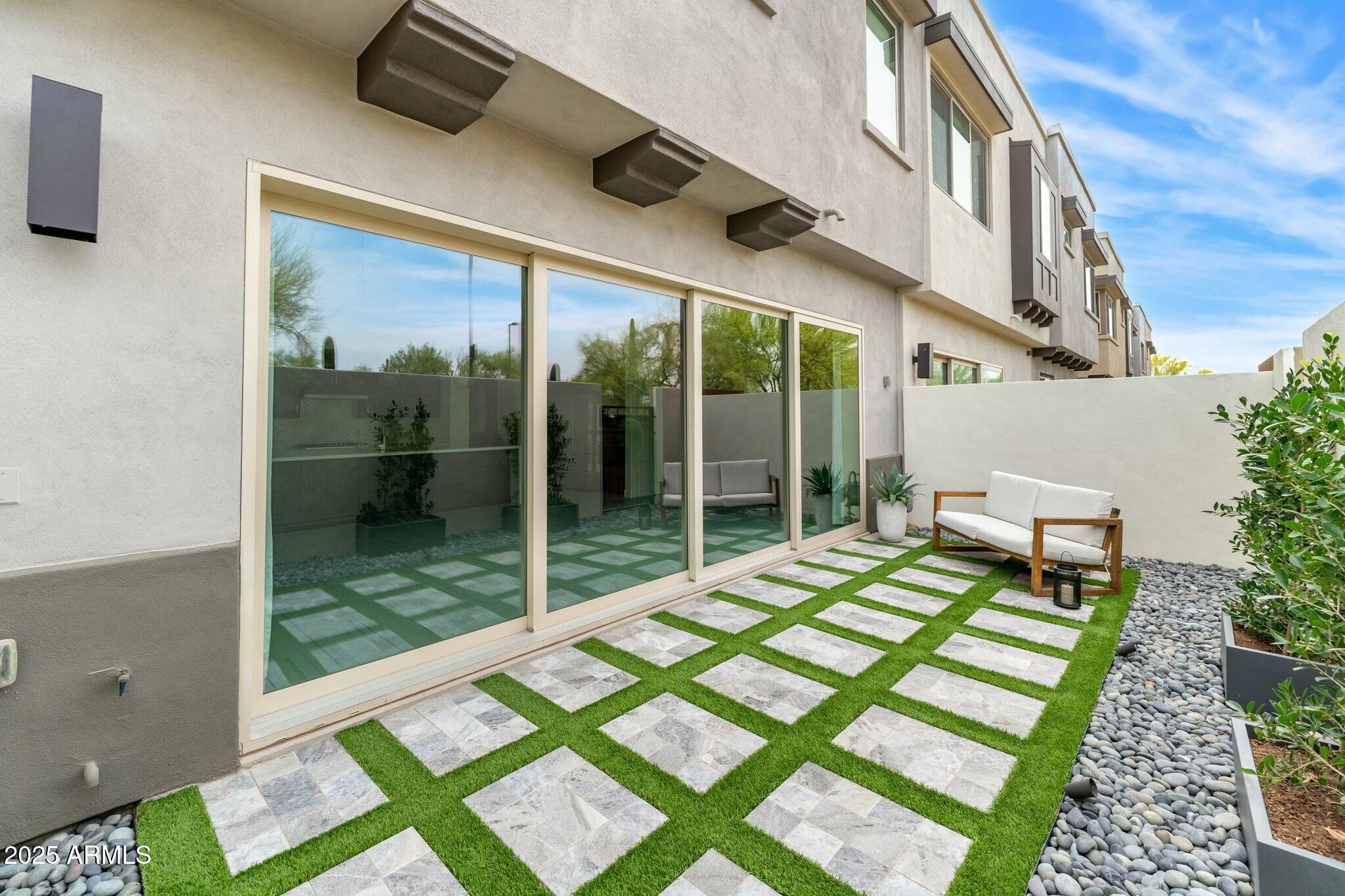 7330 E VISTA BONITA Drive