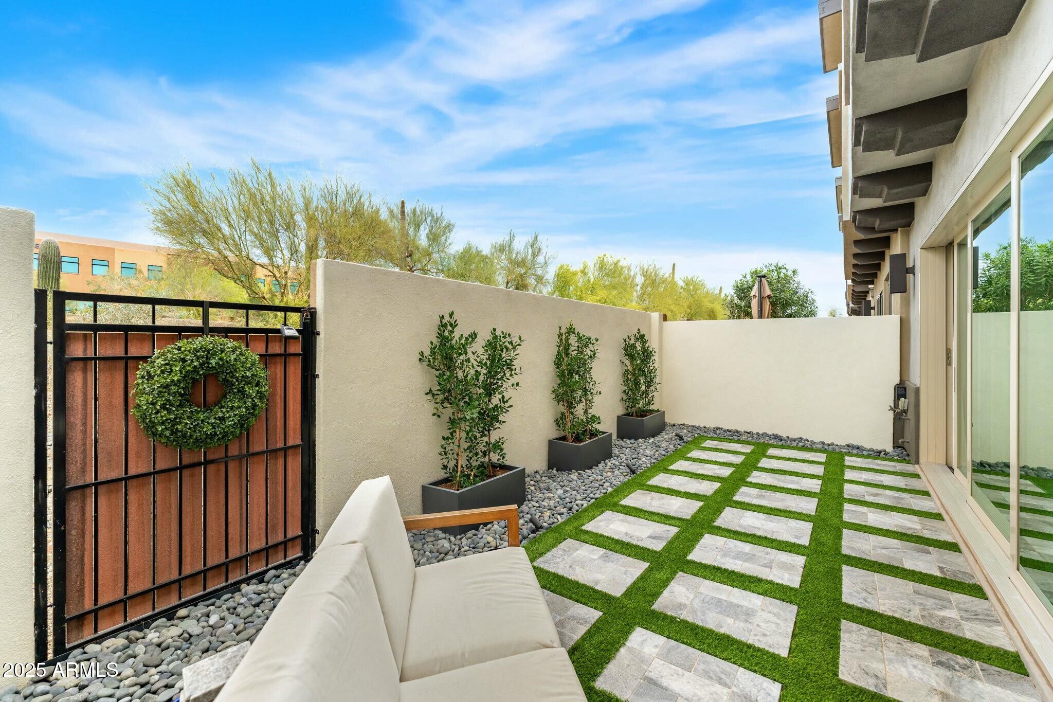 7330 E VISTA BONITA Drive
