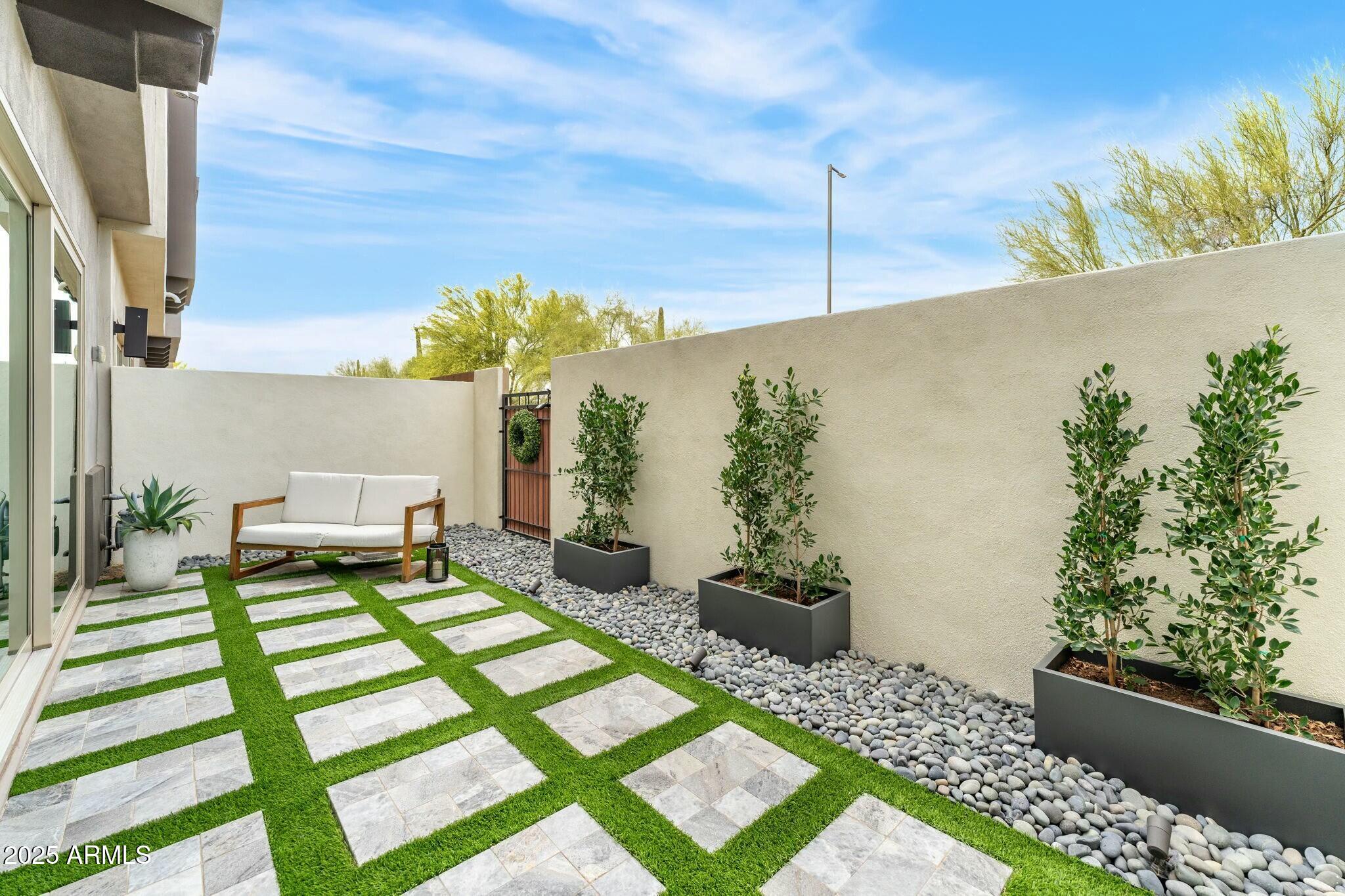 7330 E VISTA BONITA Drive