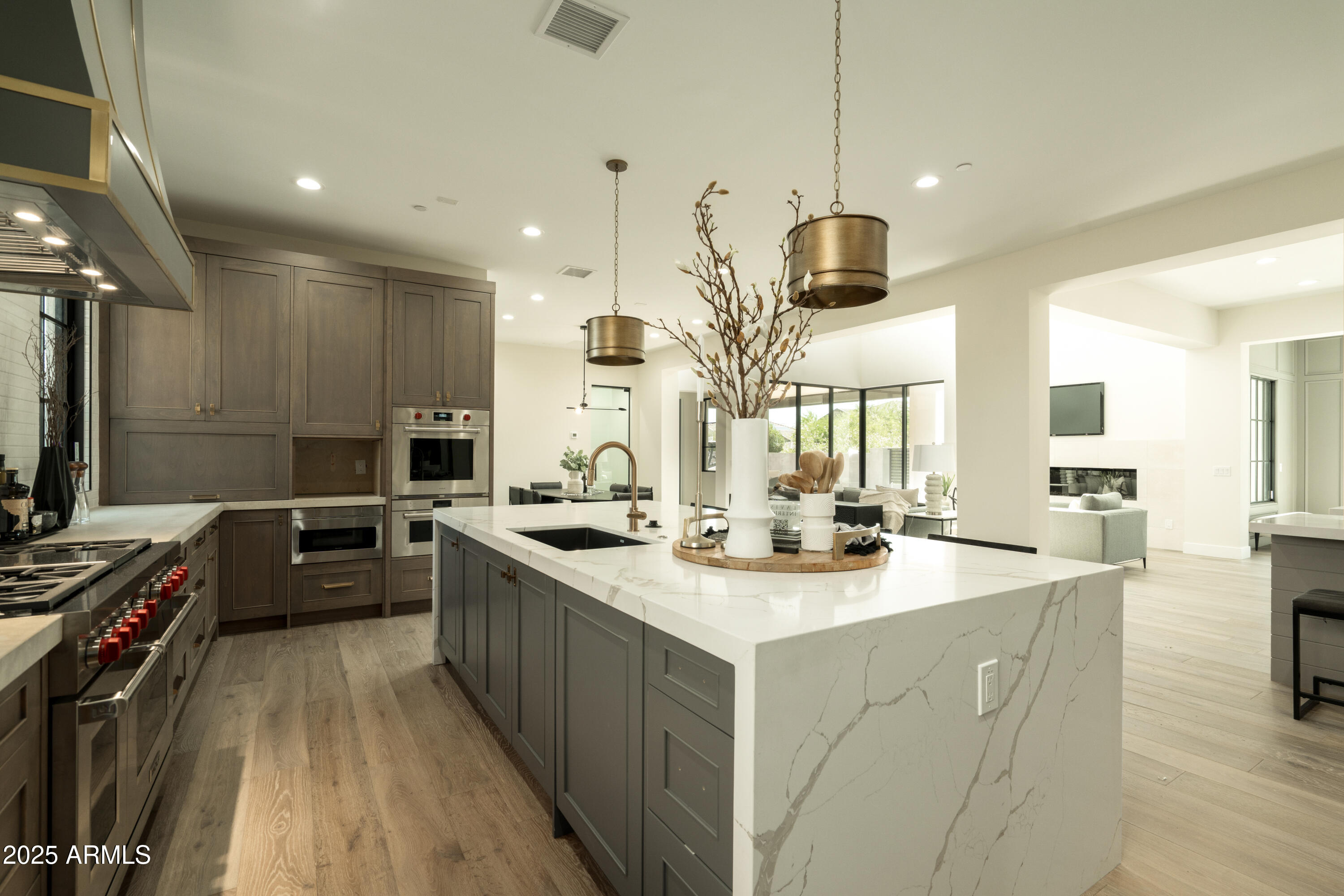 2315 E MINE CREEK Road