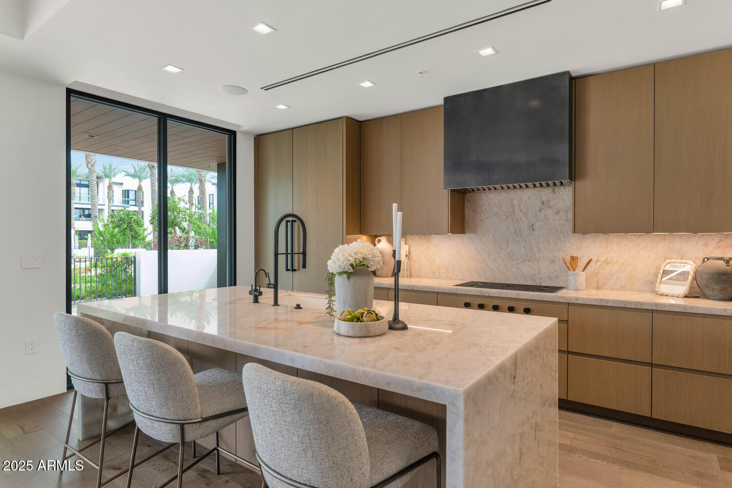 6587 N PALMERAIE Boulevard, 1051