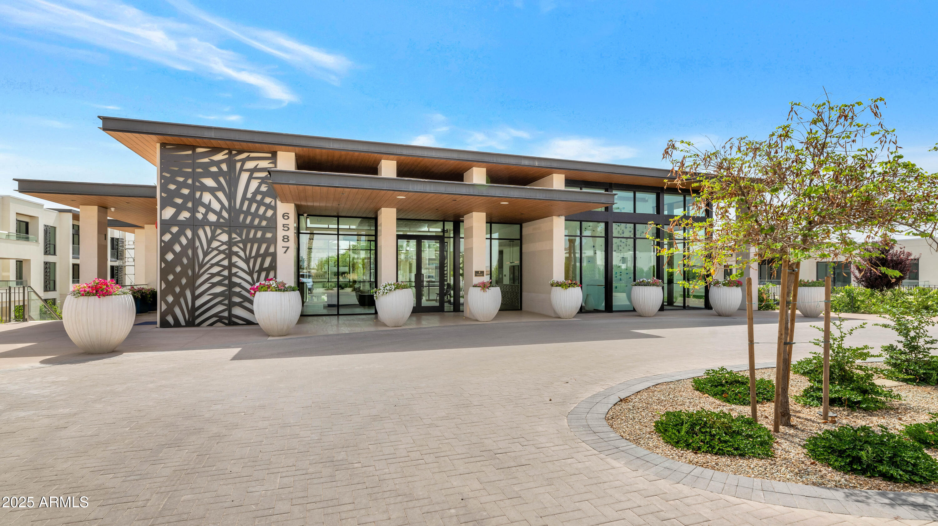 6587 N PALMERAIE Boulevard, 1051