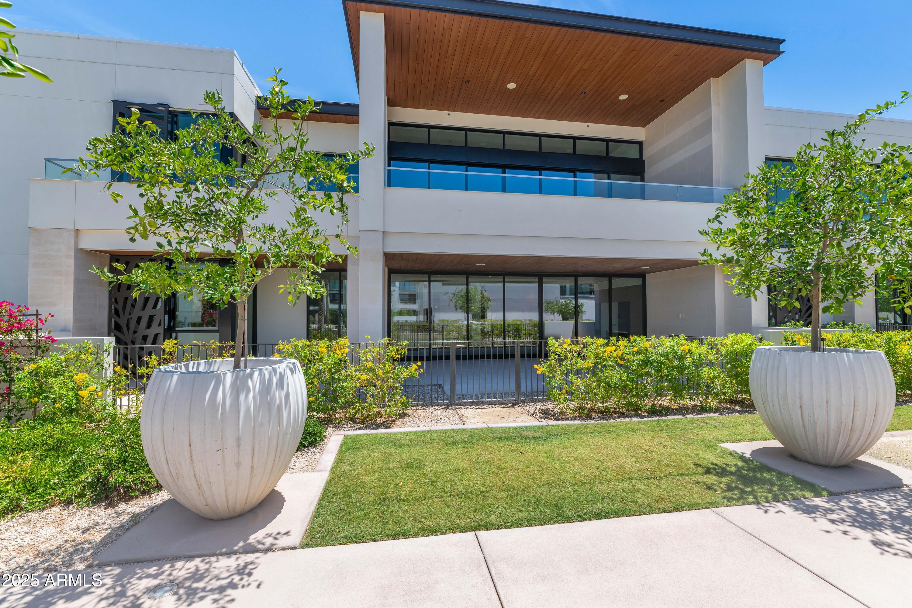 6587 N PALMERAIE Boulevard, 1051