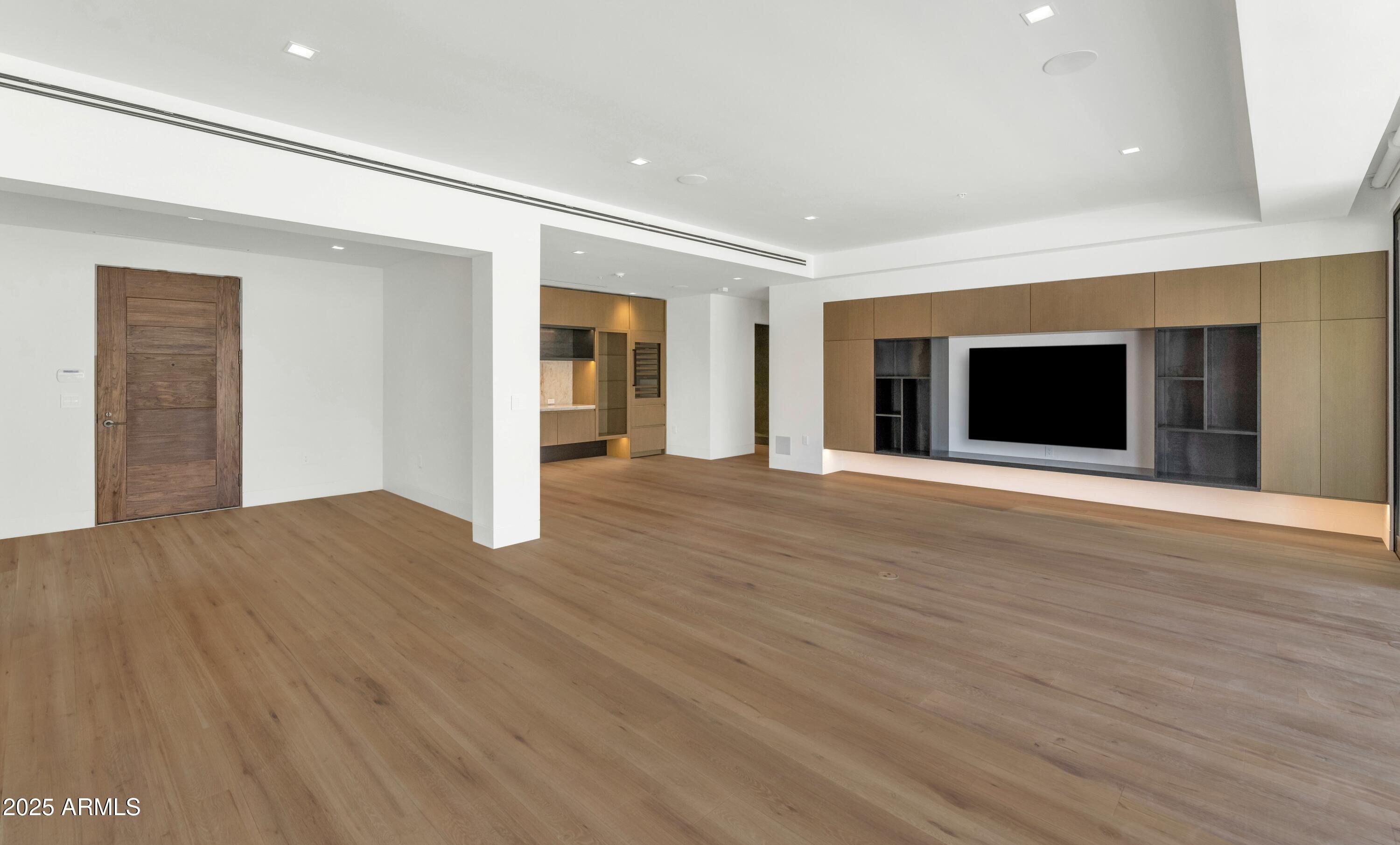 6587 N PALMERAIE Boulevard, 1051